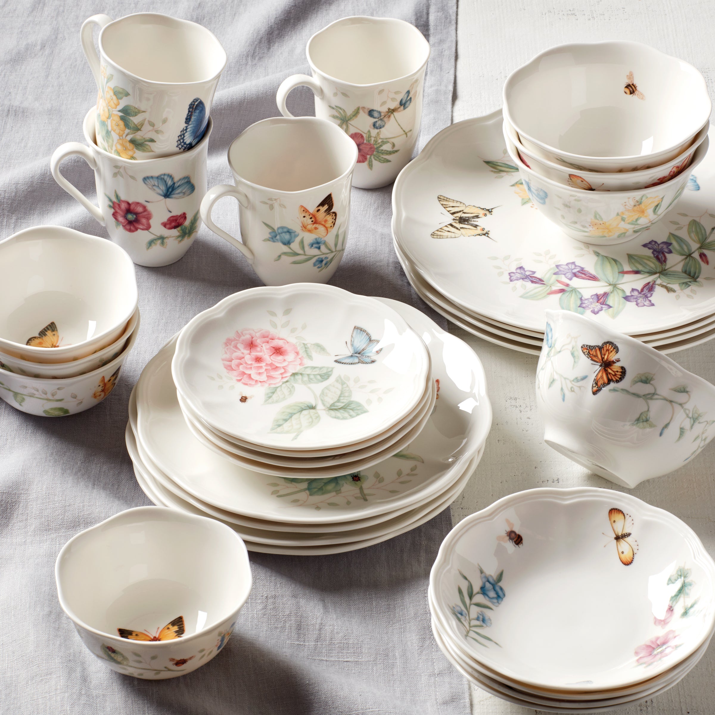 Butterfly Meadow 28-Piece Dinnerware Set - Porcelain Plates, Bowls & Mugs for Family Dining, Dinner Parties & Everyday Use