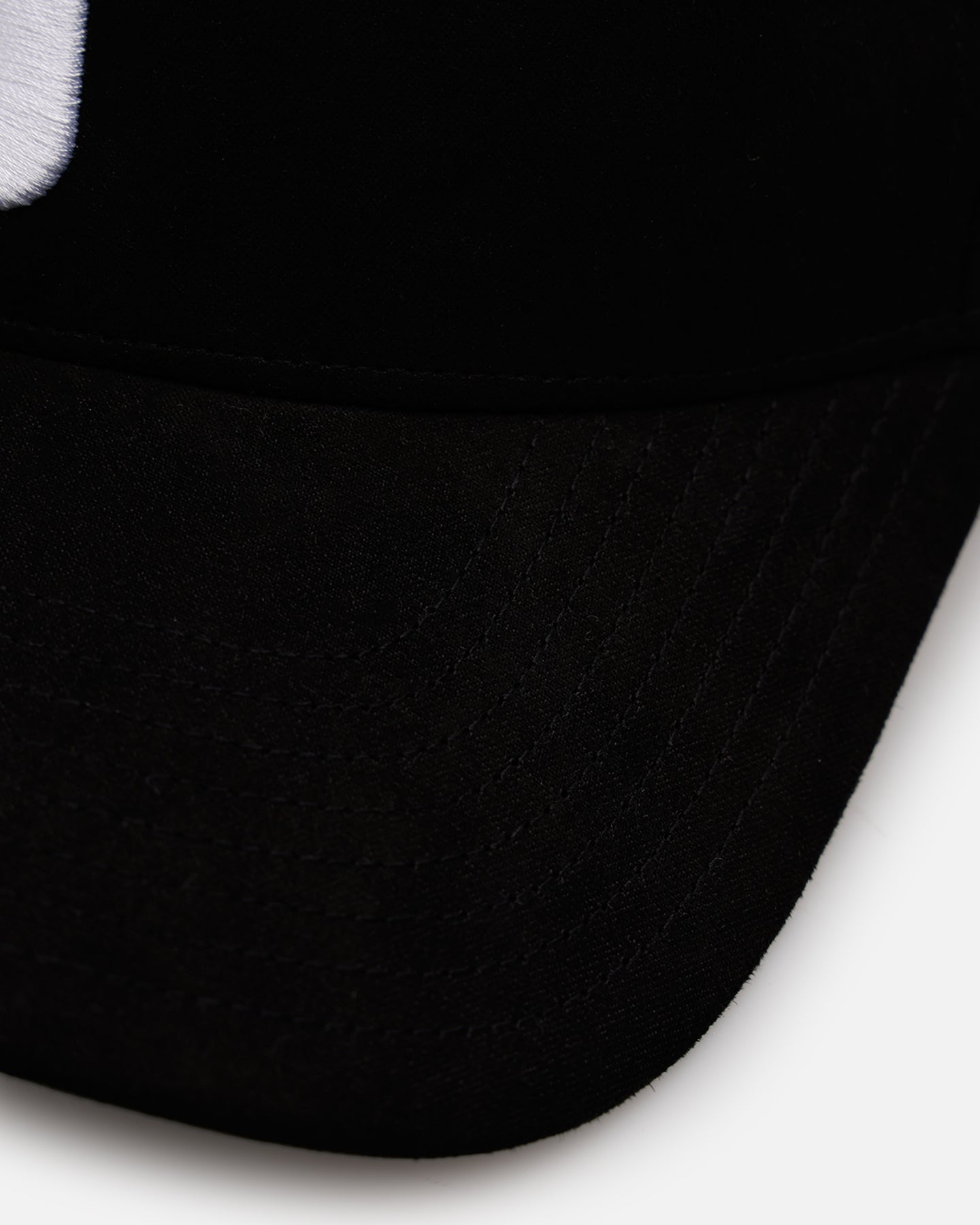47 Brand Philadelphia Phillies 'Ultrasuede' 47 MVP Adjustable Strapback Hat - Black/White Baseball Cap for Men - Perfect for Game Day, Sports Events & Casual Wear
