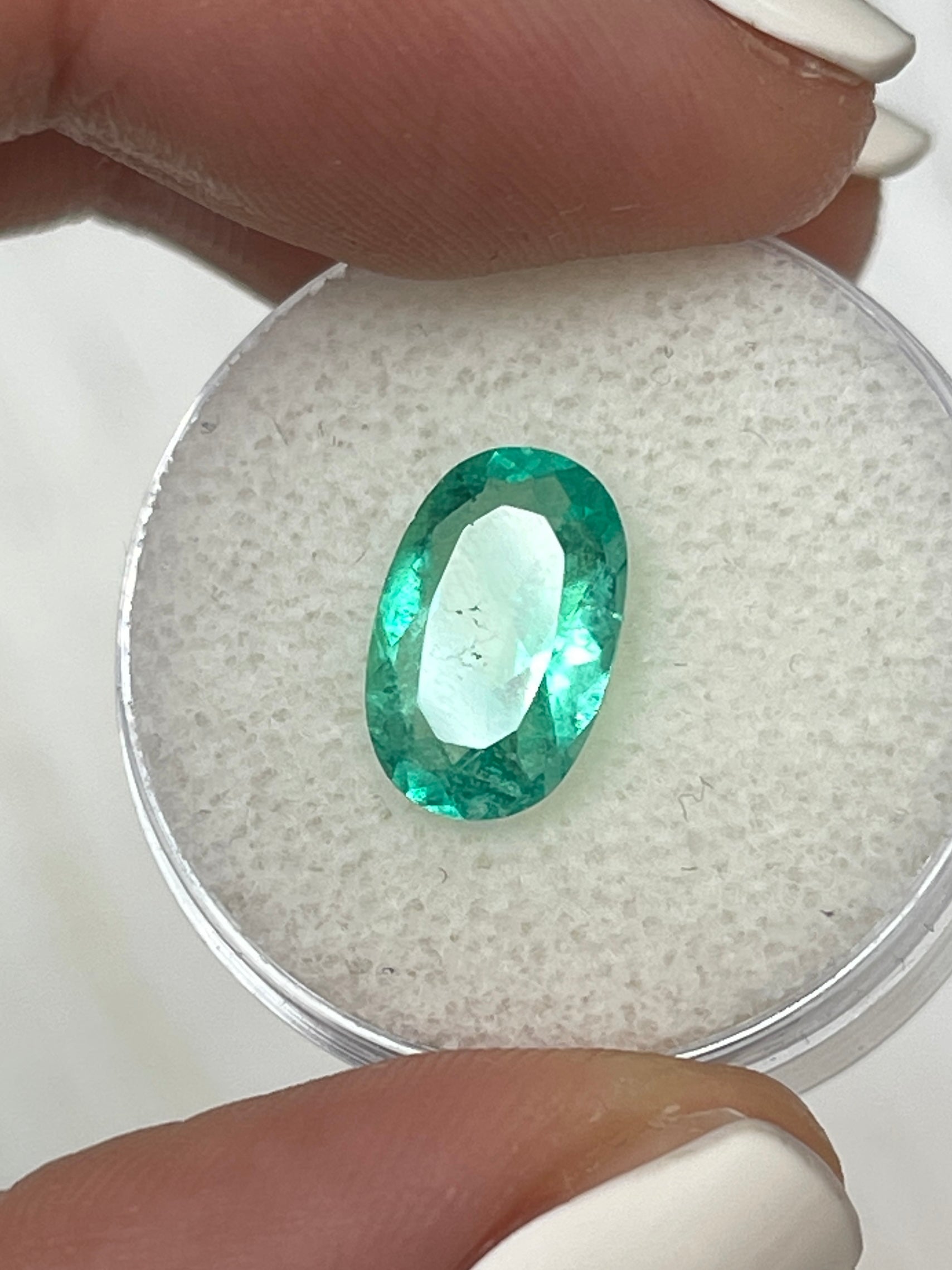 2.31 Carat 12x7.5mm Natural Colombian Emerald Gemstone - Oval Cut Loose Green Emerald for Jewelry Making, Engagement Rings & Fine Collections