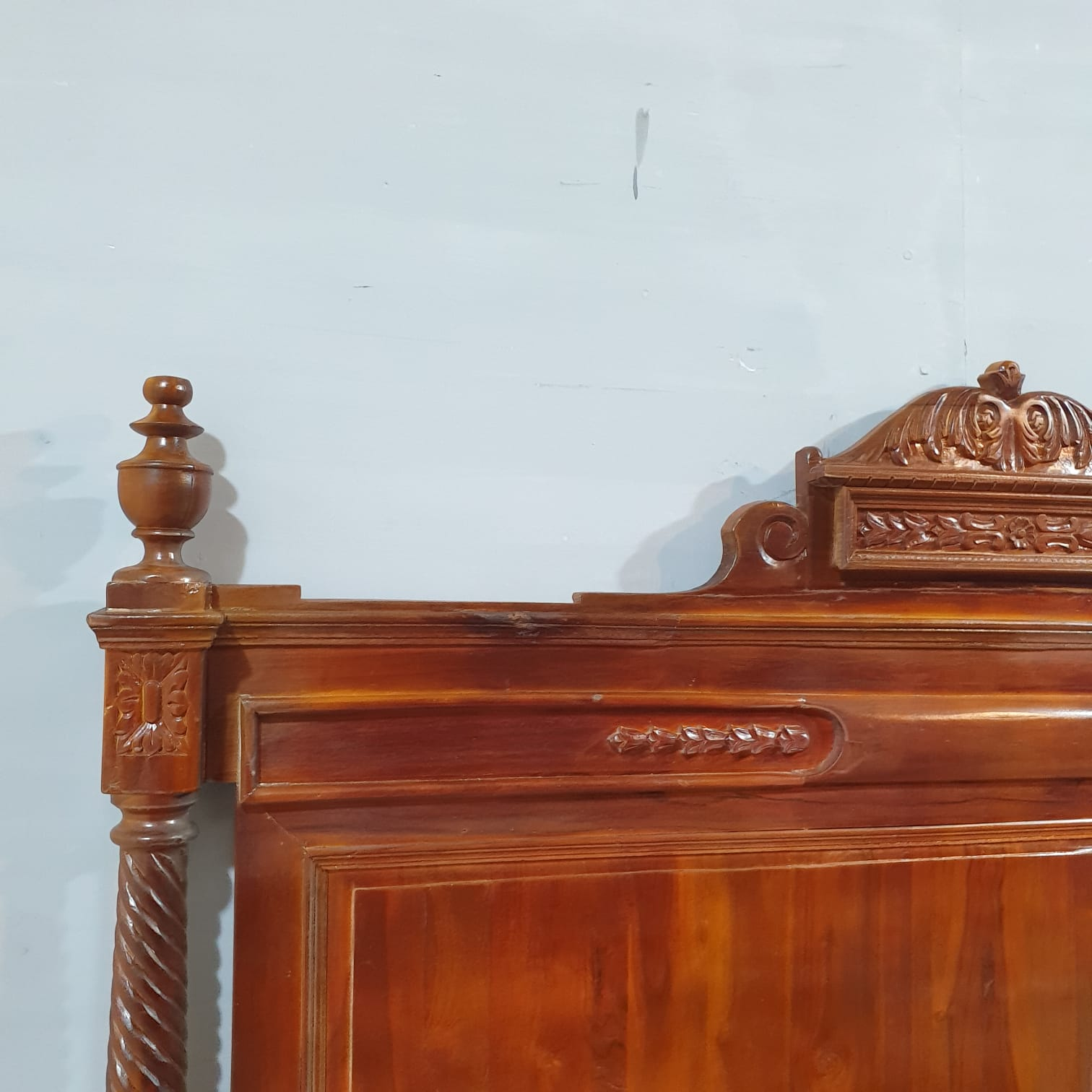 Handmade Carved Indian Teak Wood King Size Bed 183x203cm - Luxury Solid Wood Bed Frame for Master Bedroom & Guest Room Decor