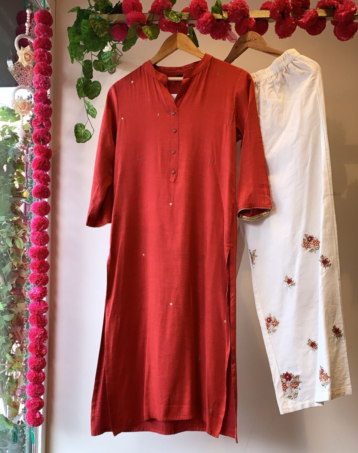 Vintage Red Kurta and Pants Set - Retro Romance Indian Ethnic Wear for Women - Perfect for Festivals, Weddings & Cultural Events