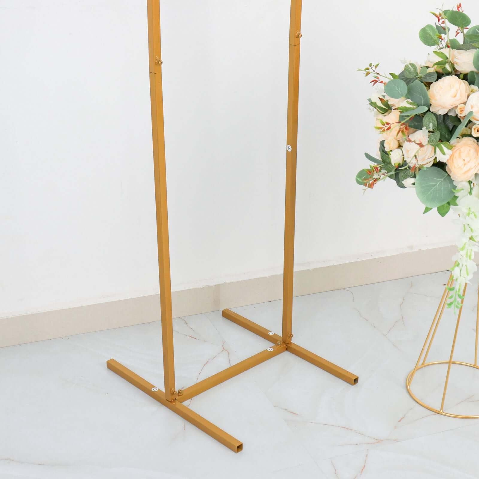 Gold Wedding Flower Stand - 4.5ft Metal Backdrop & Vase Column for Wedding Centerpiece Decor