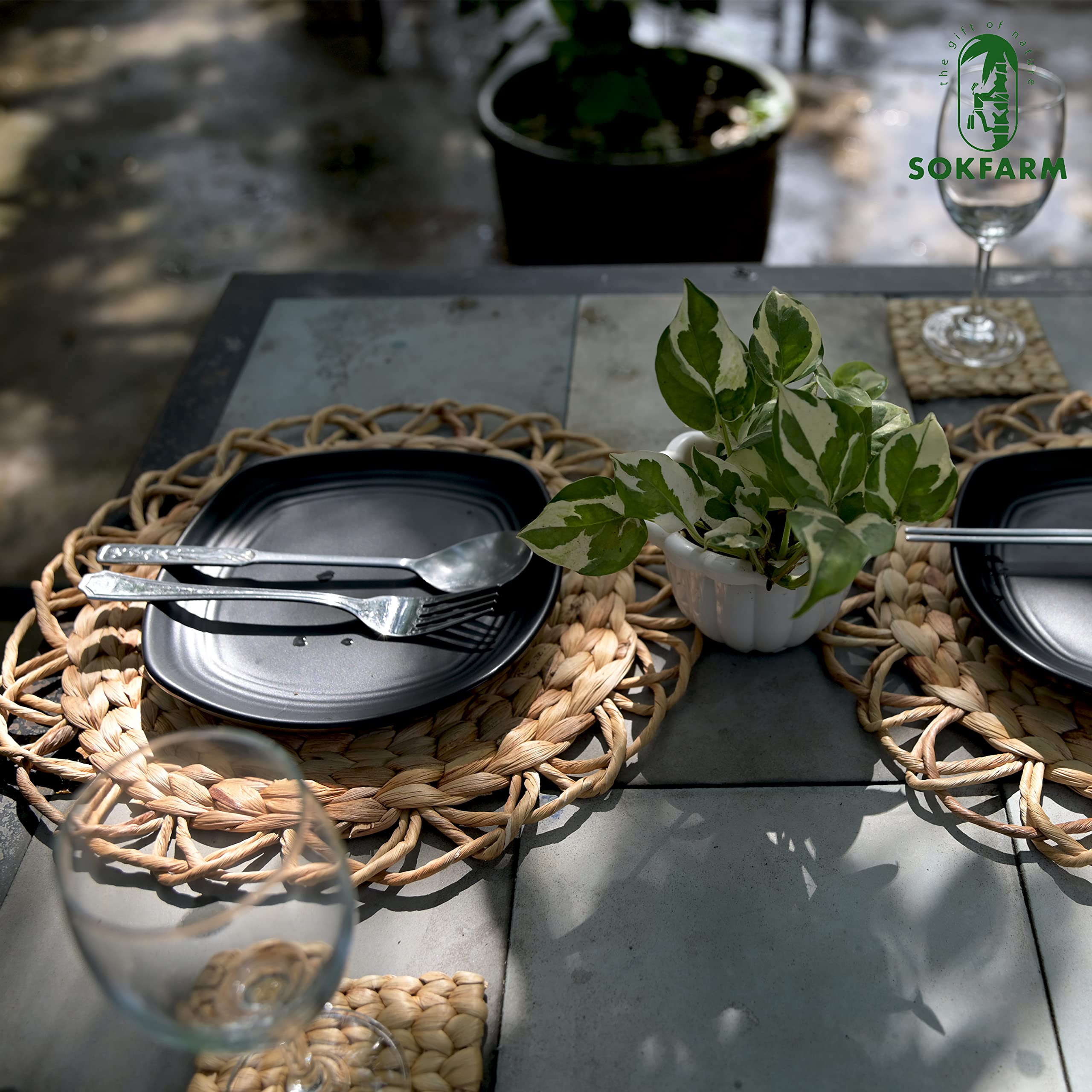 Boho Flower Placemats Set of 4 - 13.4 Inch Round Woven Water Hyacinth Wicker Straw Placemats for Dining Table - Natural Decorative Table Mats for Boho Kitchen, Farmhouse Dining, and Outdoor Picnic Use