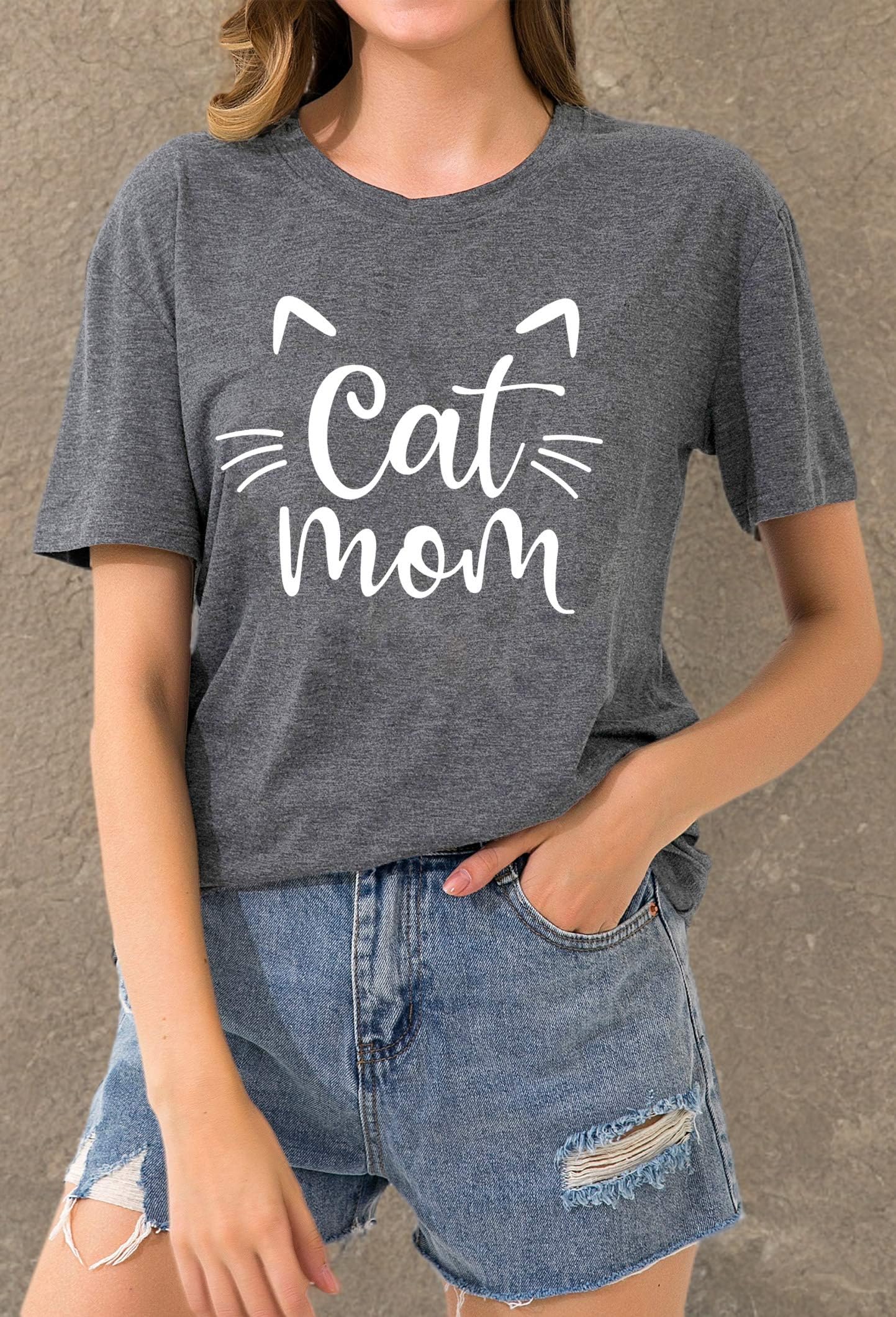 Funny Cat Mom T-Shirt for Women - Cute Cat Mama Graphic Tee - Perfect Pet Lover Gift - Ideal for Cat Owners & Animal Enthusiasts - Great for Casual Wear, Cat Parties & Everyday Outfits