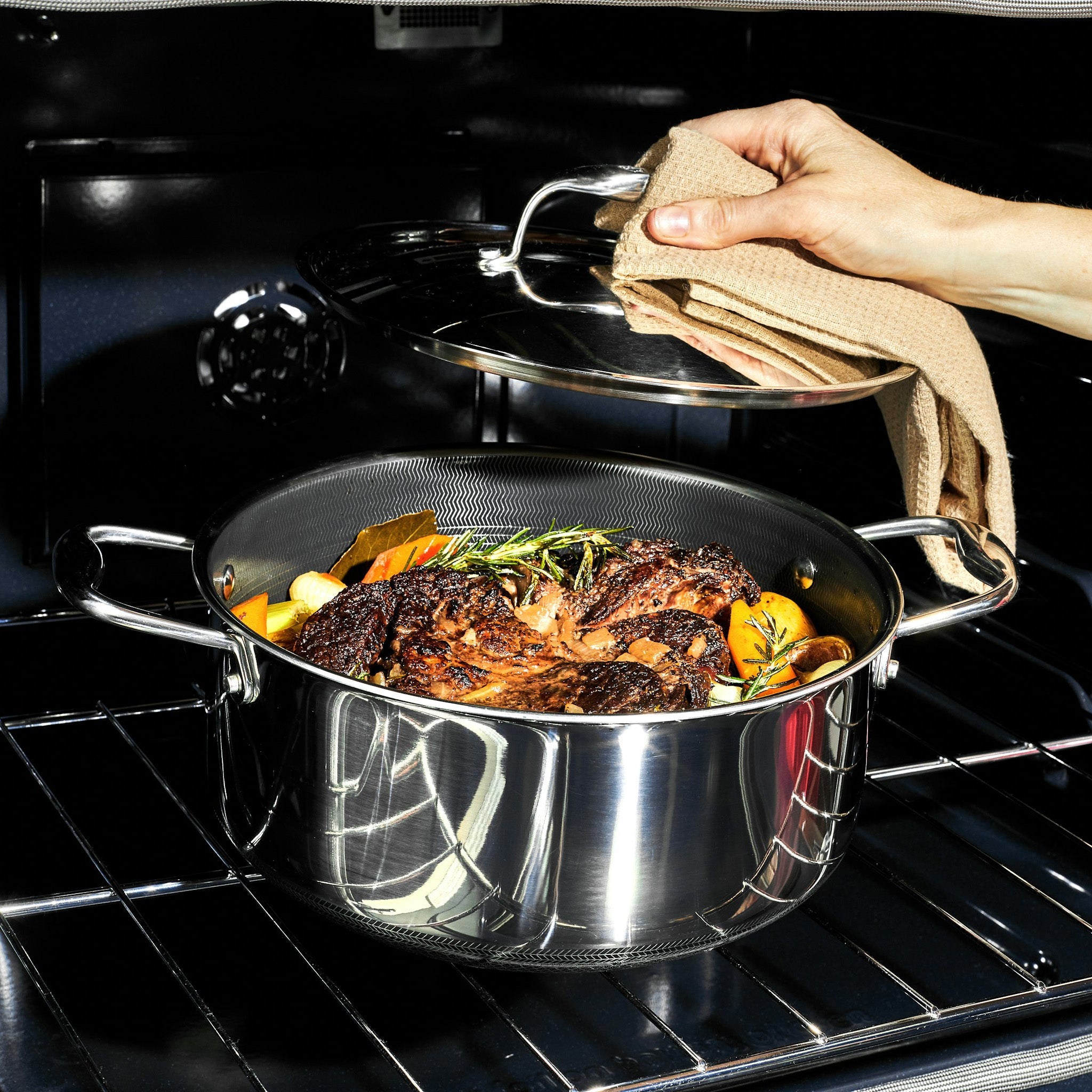 4.7 Quart Enameled Cast Iron Casserole Dish - Oven Safe, Stovetop & Grill Use - Perfect for Baking, Roasting, Stews & Serving Dishes