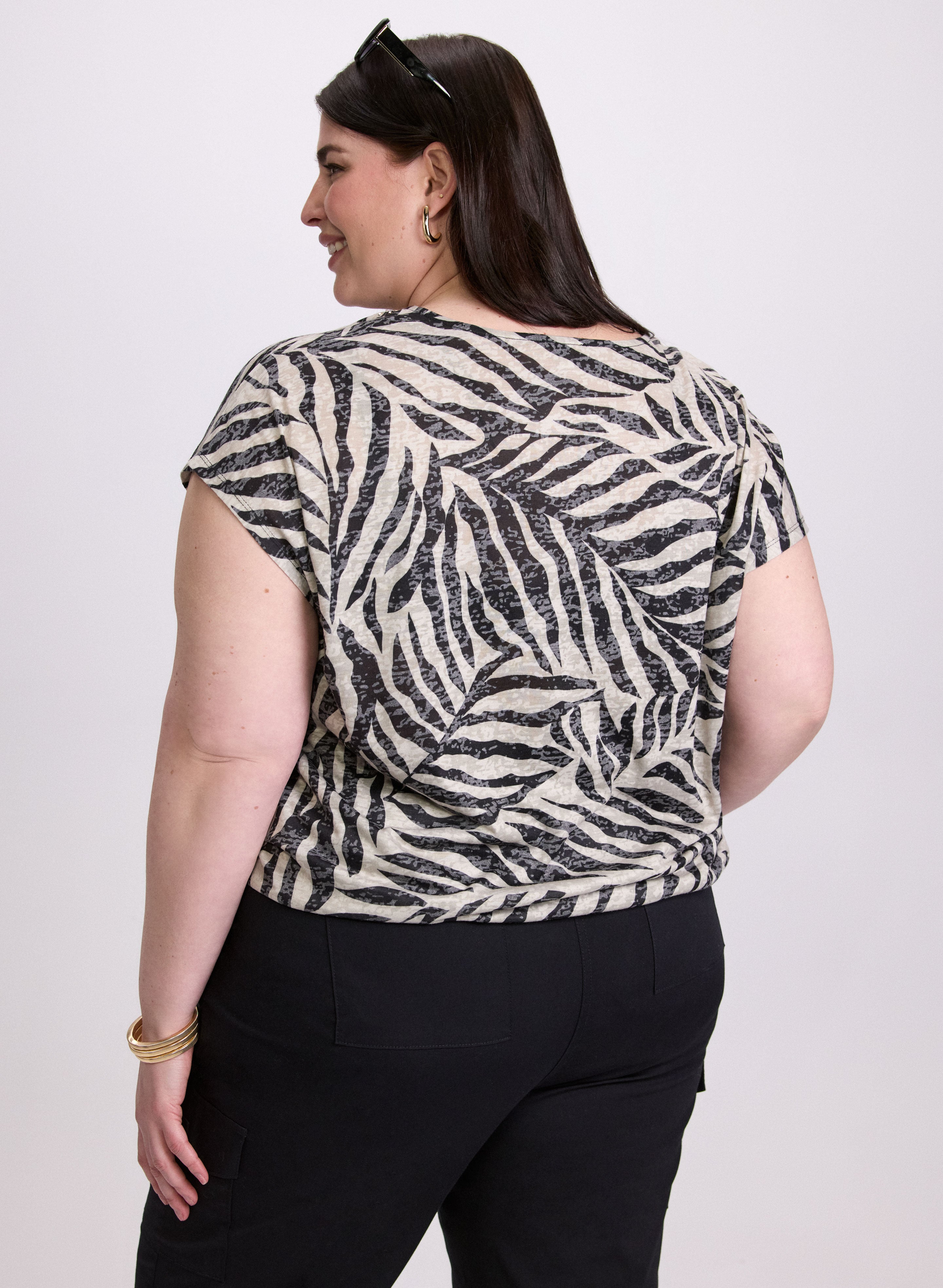 Embellished Palm Print T-Shirt for Women - Trendy Summer Casual Tee - Perfect for Beach Outings, Vacations & Everyday Wear