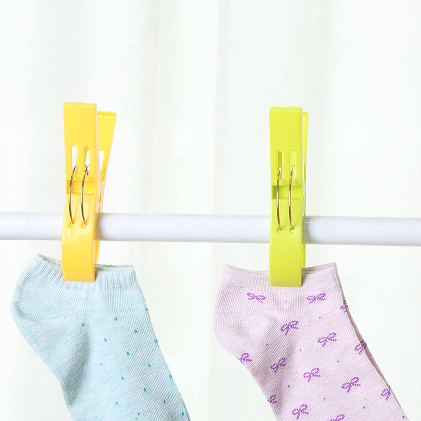 **Windproof Beach Towel Clips - 8 Pack Heavy Duty Plastic Clips for Towels, Blankets, Duvets, Tablecloths & Clothes - Perfect for Beach, Pool, Picnic & Outdoor Use**