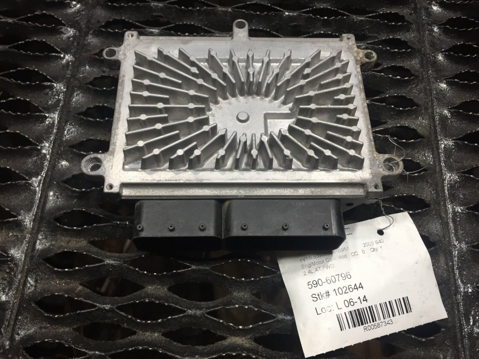 04-07 Volvo S40 V50 V70 ECU ECM Computer P30650677 OEM D11 - Engine Control Module Replacement for Volvo Vehicles - Perfect for Performance Tuning & Diagnostics