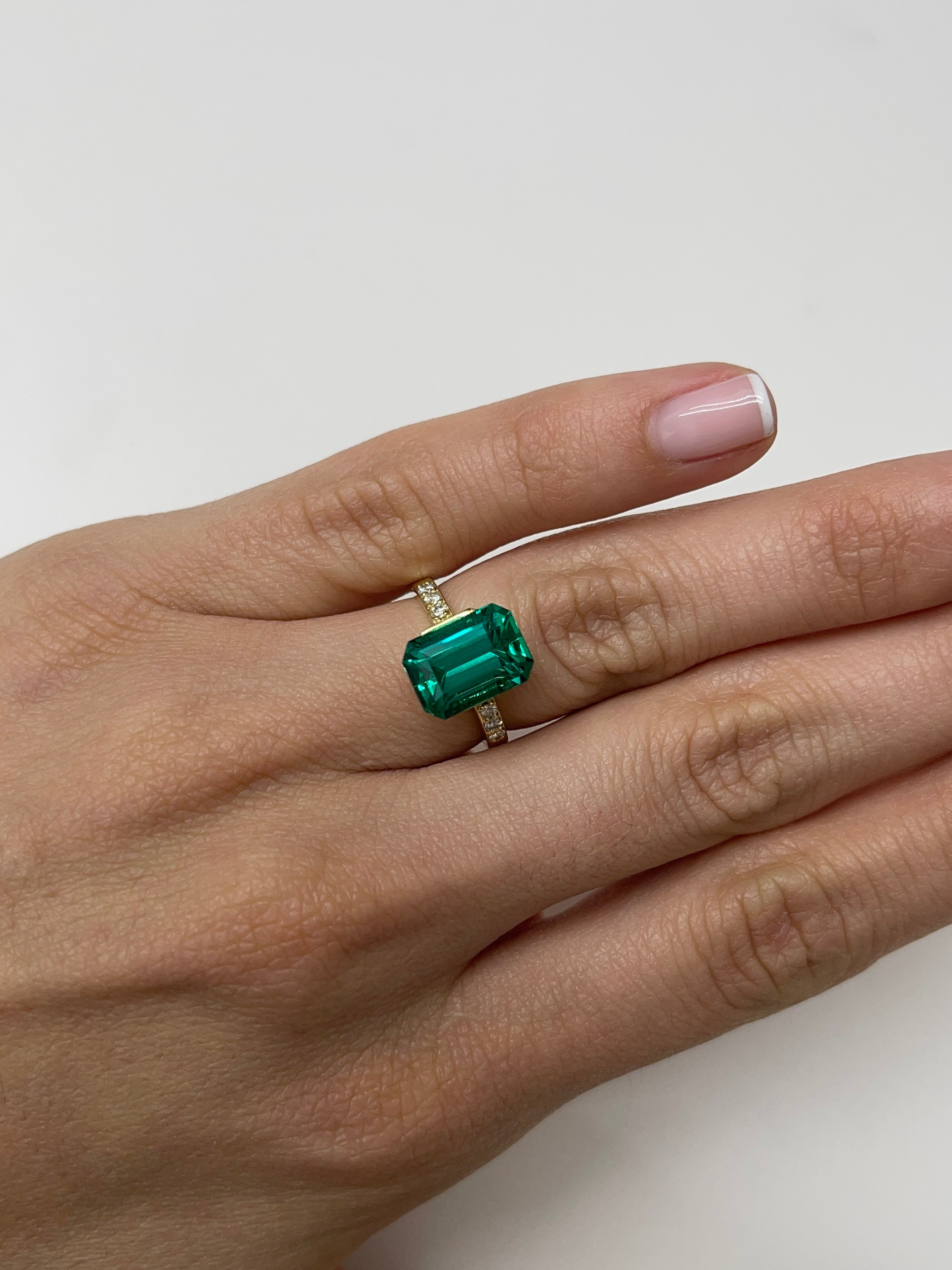 4.10 Carat AAA+ Vivid Bluish Green Natural Brazilian Loose Emerald Gemstone - Perfect for Jewelry Making, Engagement Rings & Luxury Gifts