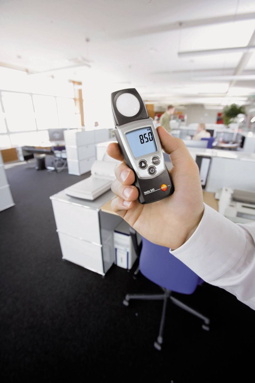 Professional Pocket-Sized Digital Lux Meter (0-99999 Lux Range) with Factory Calibration Certificate - Testo 540 | Perfect for Stadiums, Clean Rooms, Labs, Theatres, Auditoriums & Industrial Lighting Measurements