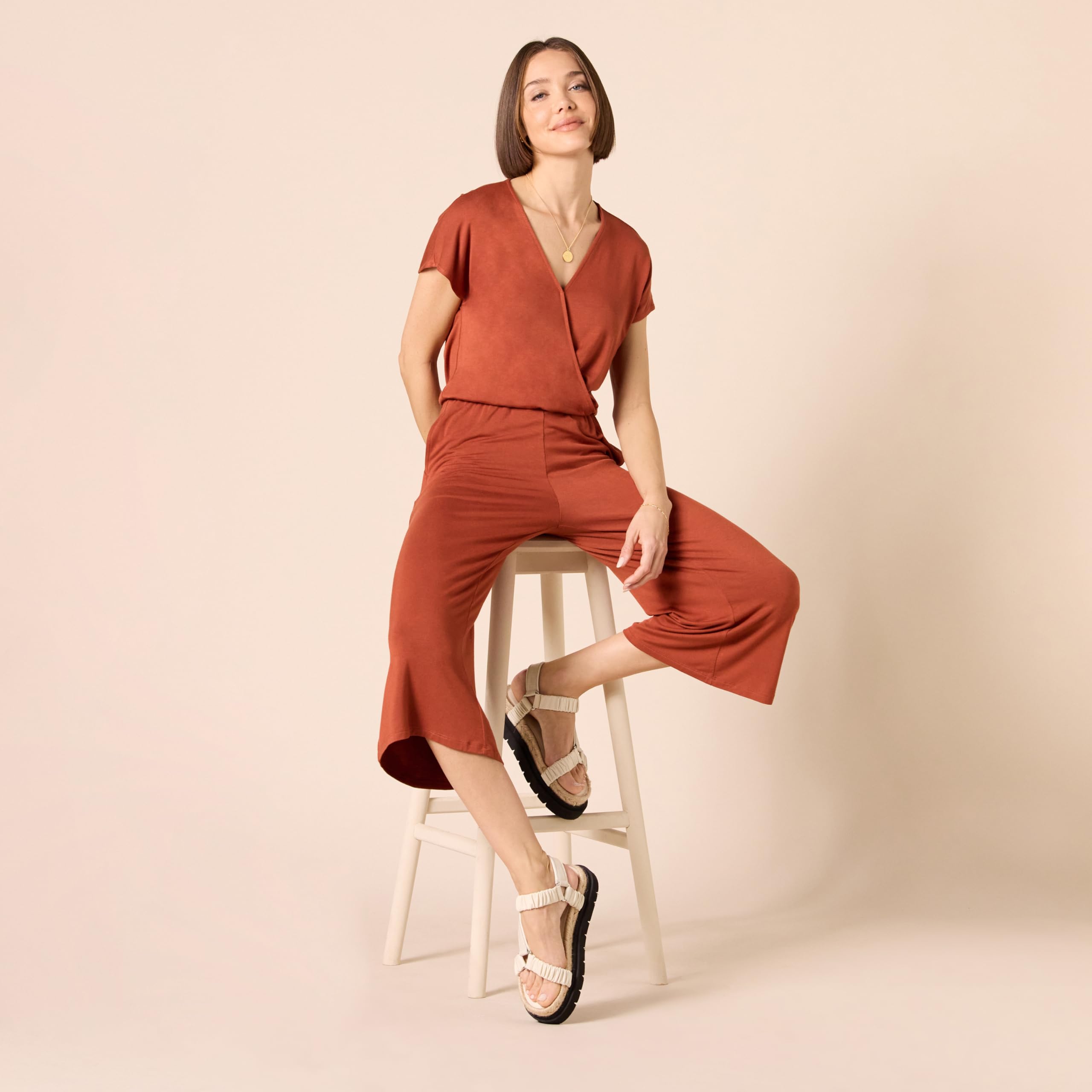 Amazon Essentials Women's Short-Sleeve Surplice Cropped Wide-Leg Jumpsuit - Casual Summer Outfit for Beach, Vacation & Everyday Wear