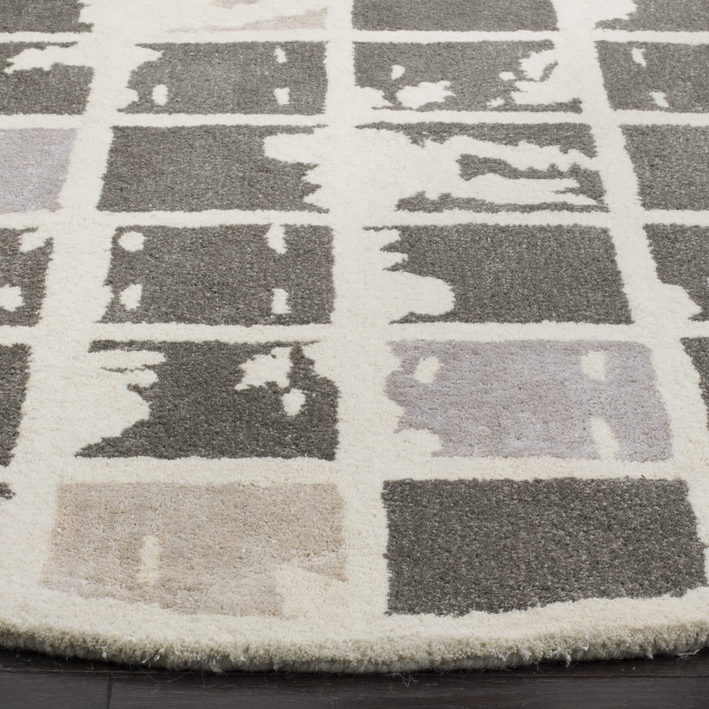 SAFAVIEH Bella Collection 5' Round Dark Grey/Ivory BEL130A Handmade Premium Wool Area Rug - Soft & Durable for Living Room, Bedroom & Office Decor