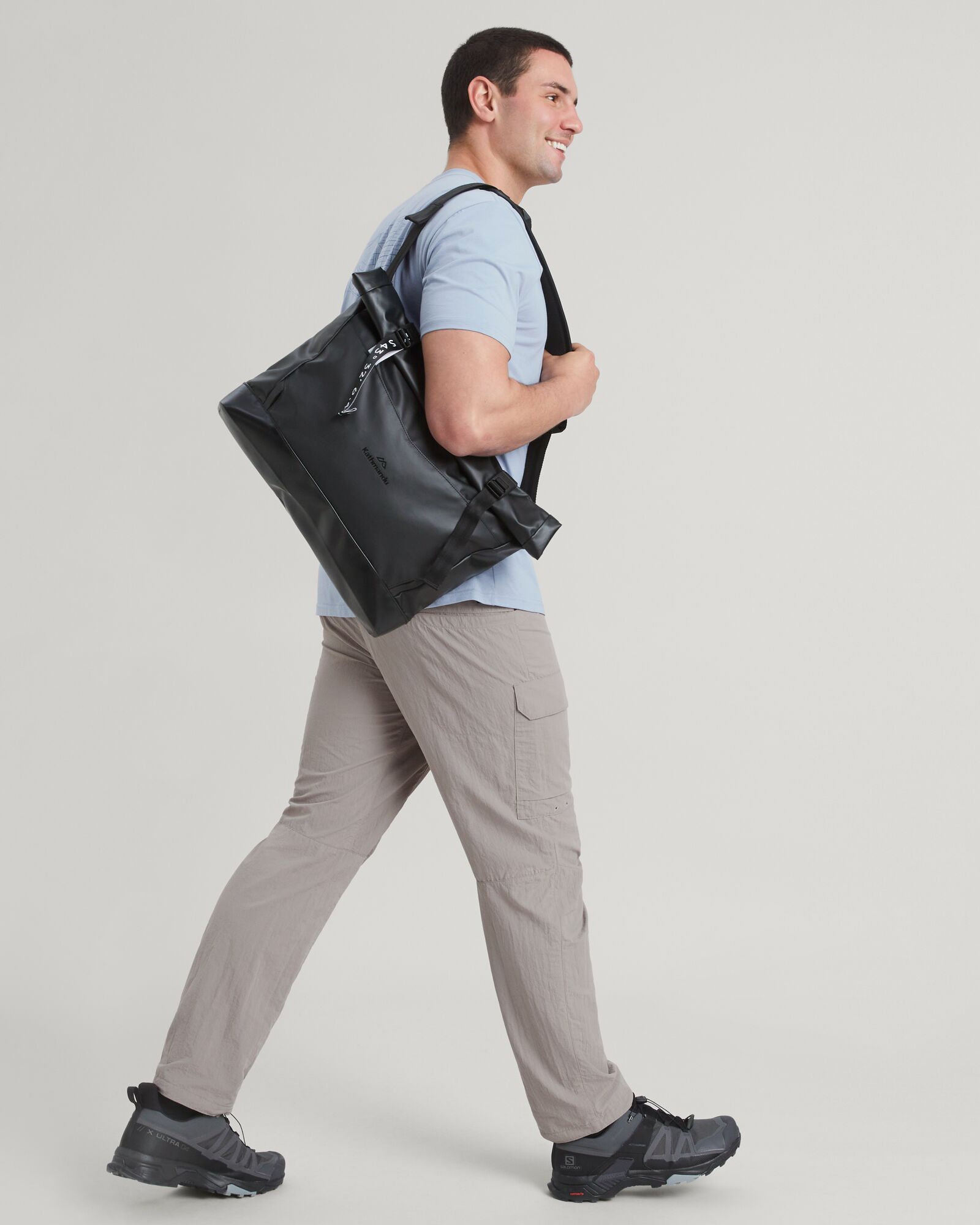 Amphi Roll Top Messenger Bag 15L Waterproof Backpack - Black Stingray Design for Men & Women - Perfect for Commuting, Travel & Outdoor Adventures