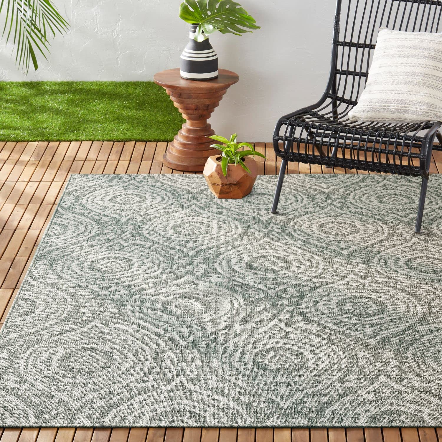 Nicole Miller New York Patio Country Zoe Moroccan Damask Indoor/Outdoor Area Rug - Grey/Ivory, 7'9