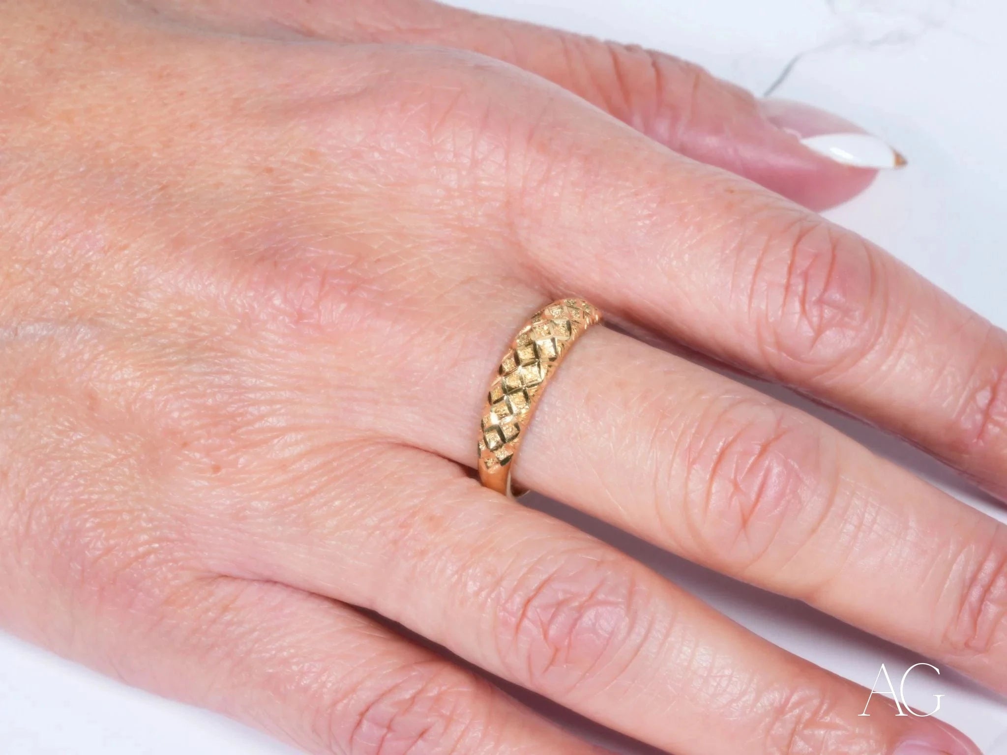 18k Gold Aparador Ring for Women - Elegant & Durable Jewelry Gift for Anniversary, Wedding, or Special Occasions