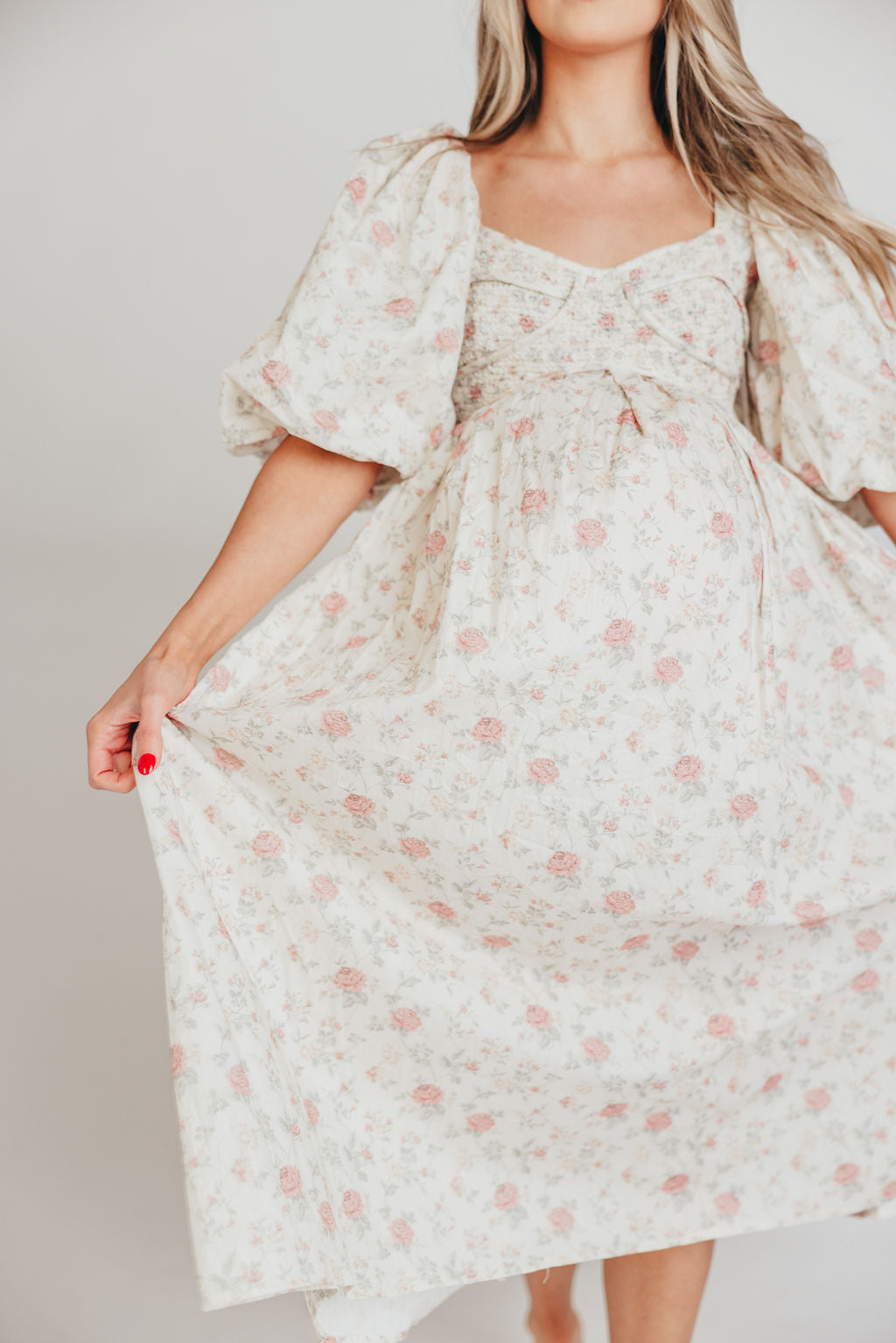 Harlow Maxi Dress in Off White Floral - Bump Friendly Maternity Dress & Inclusive Sizing (S-3XL) | Perfect for Pregnancy, Beach Vacations & Summer Weddings