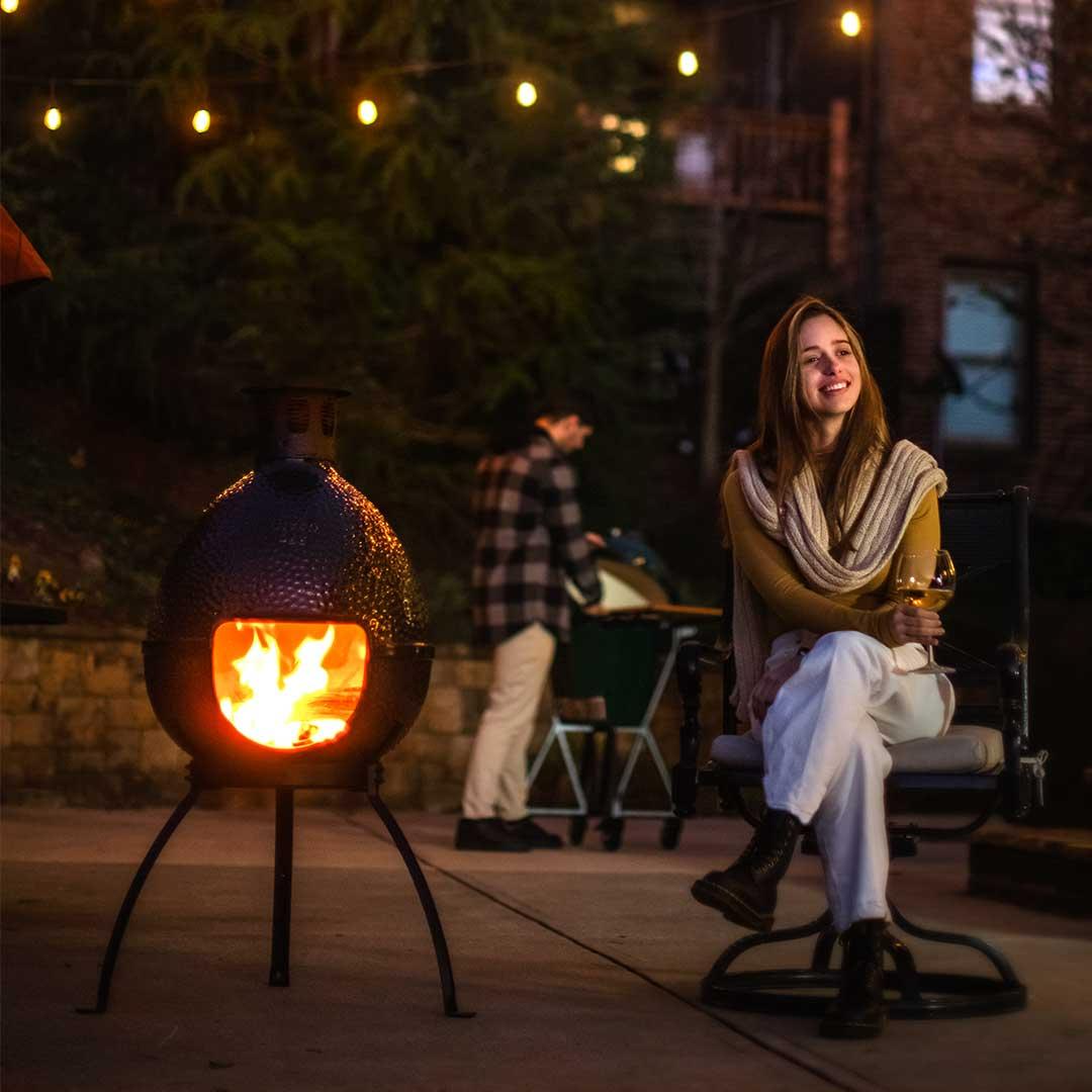 Big Green Egg Chiminea 131348 - Outdoor Wood Burning Fireplace for Patio, Garden & Backyard | Perfect for Camping, BBQ & Relaxing Evenings