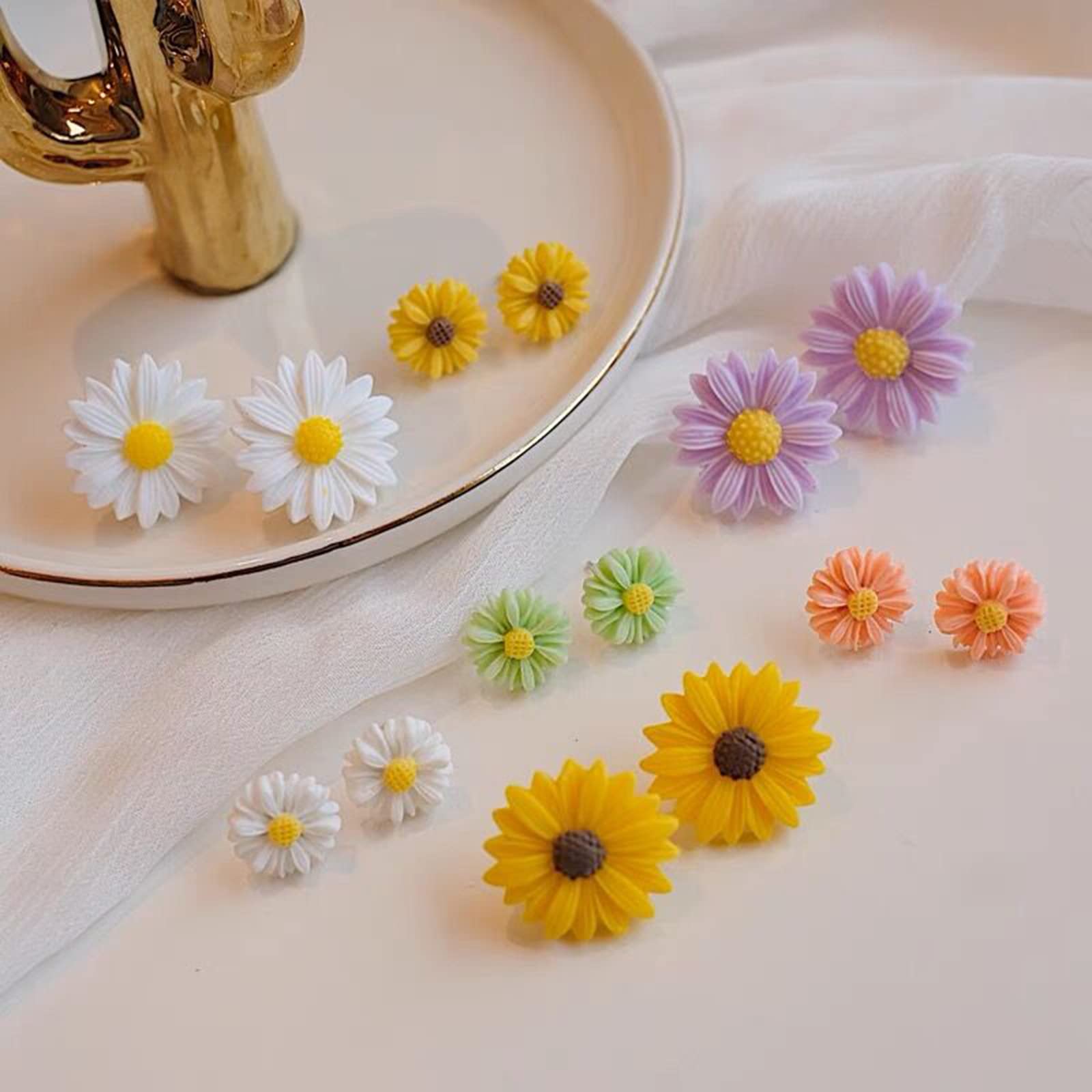 1PCS Daisy Silicone Mold for Polymer Clay - Mini Flower Clay Molds for DIY Jewelry Making, Earrings & Craft Decorations - Perfect for Handmade Resin Art, Polymer Clay Creations & Home Decor Projects
