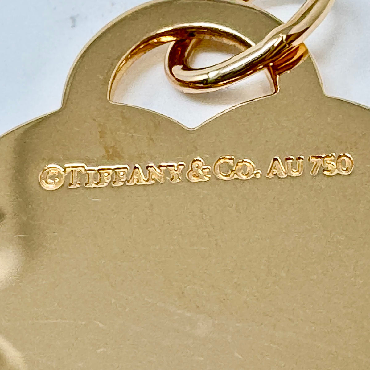 Tiffany & Co. 18K Gold Heart Tag Pendant Necklace for Women - Elegant Jewelry Gift for Valentine's Day, Anniversary & Special Occasions