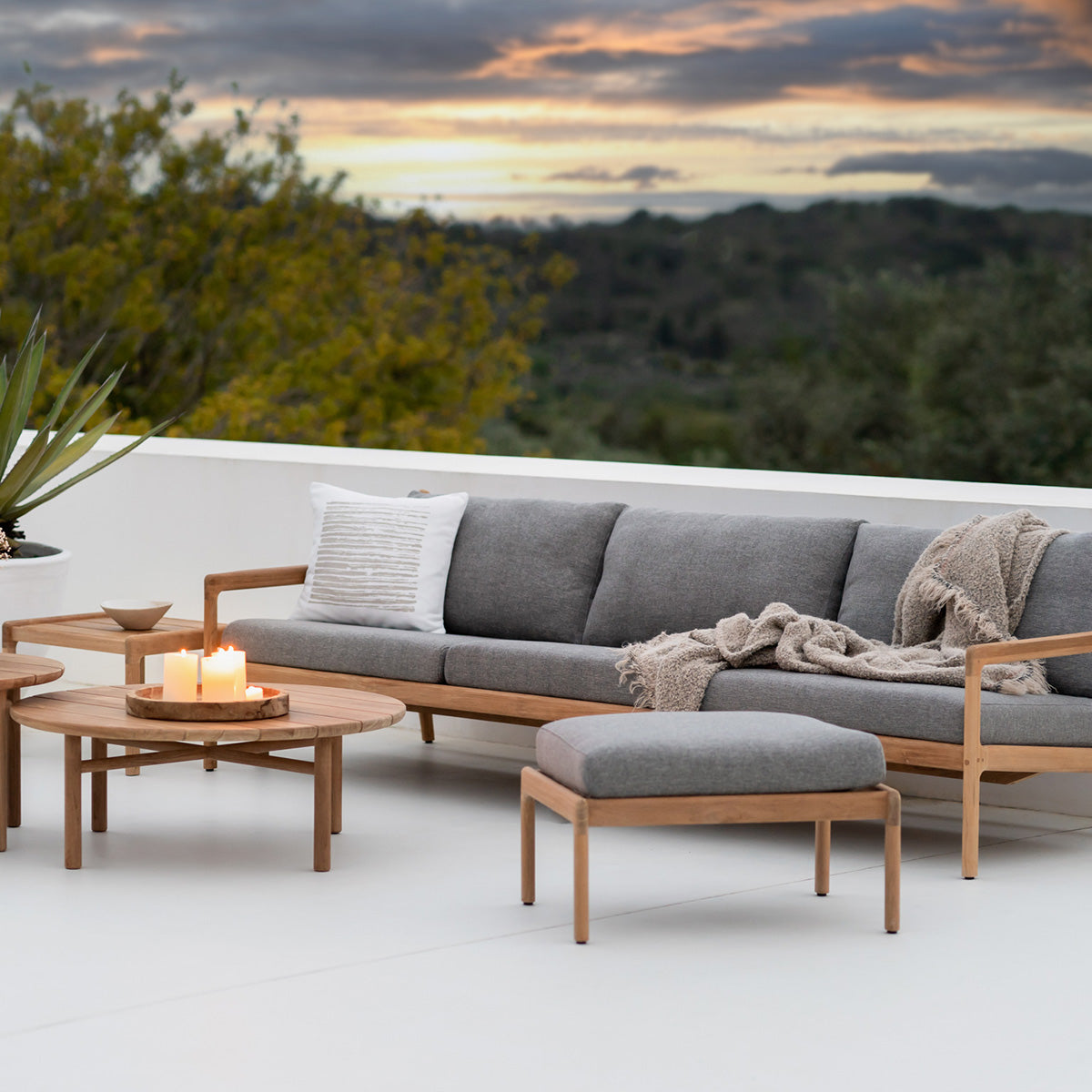 Outdoor 4-Seater Sofa with Jack Fabric - Teak & Mocha Color - Perfect for Patio, Garden, and Poolside Relaxation