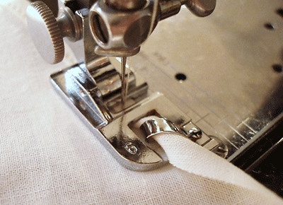 1/4 Inch (6mm) Narrow Rolled Hemmer Foot for Sewing Machines - Perfect for Delicate Fabrics, Hems, and Curtains