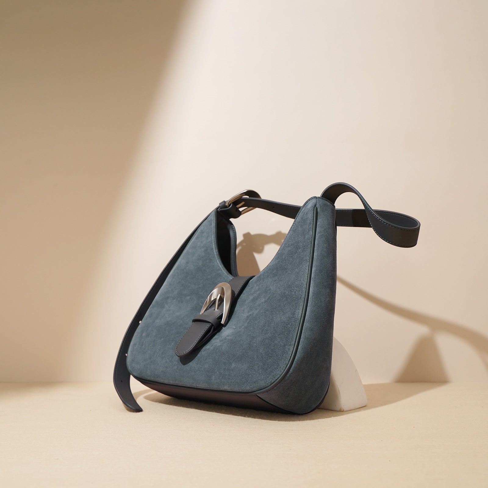 Effortless Everyday Carry - Compact & Durable EDC Essentials for Work, Travel & Outdoor Adventures