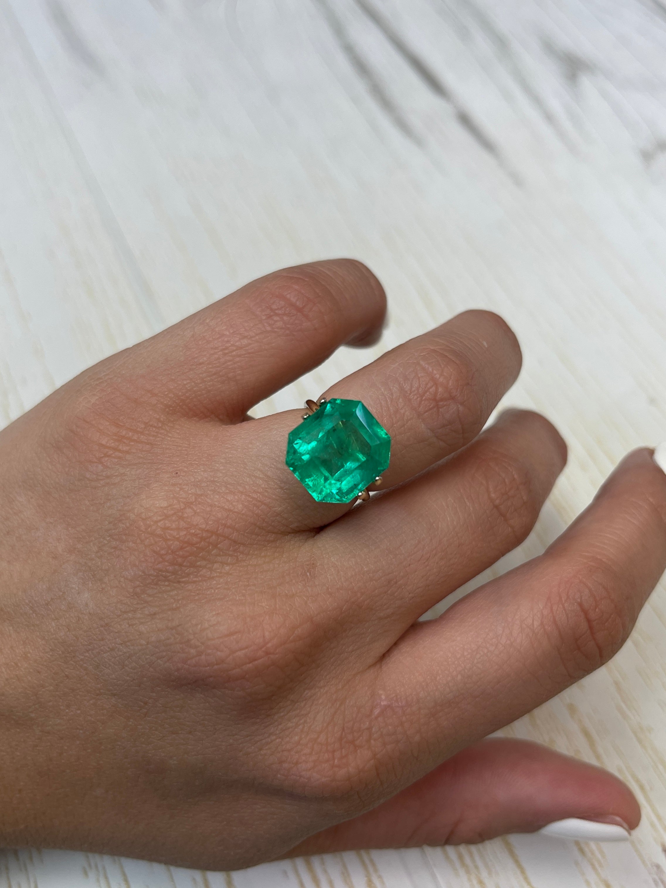 10.09 Carat GIA Certified Vivid Muzo Colombian Emerald - Loose Asscher Cut Gemstone 14x13mm for Jewelry Making & Engagement Rings
