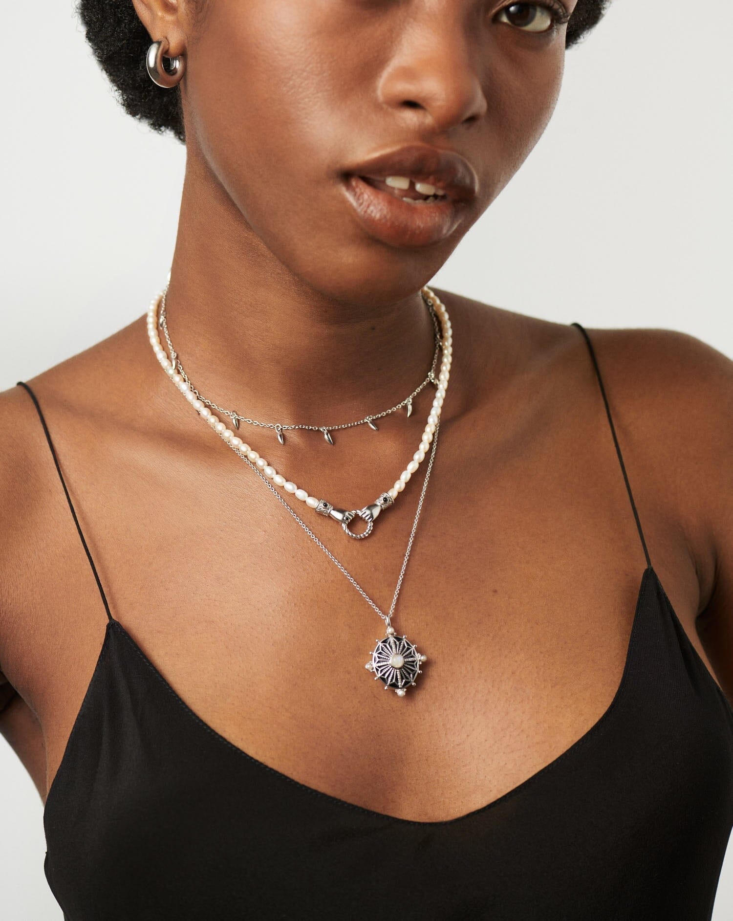 Harris Reed In Good Hands Pearl Necklace - Sterling Silver Plated with Genuine Pearls & Black Onyx Beads | Elegant Jewelry for Women, Gift for Her, Perfect for Weddings, Parties & Special Occasions