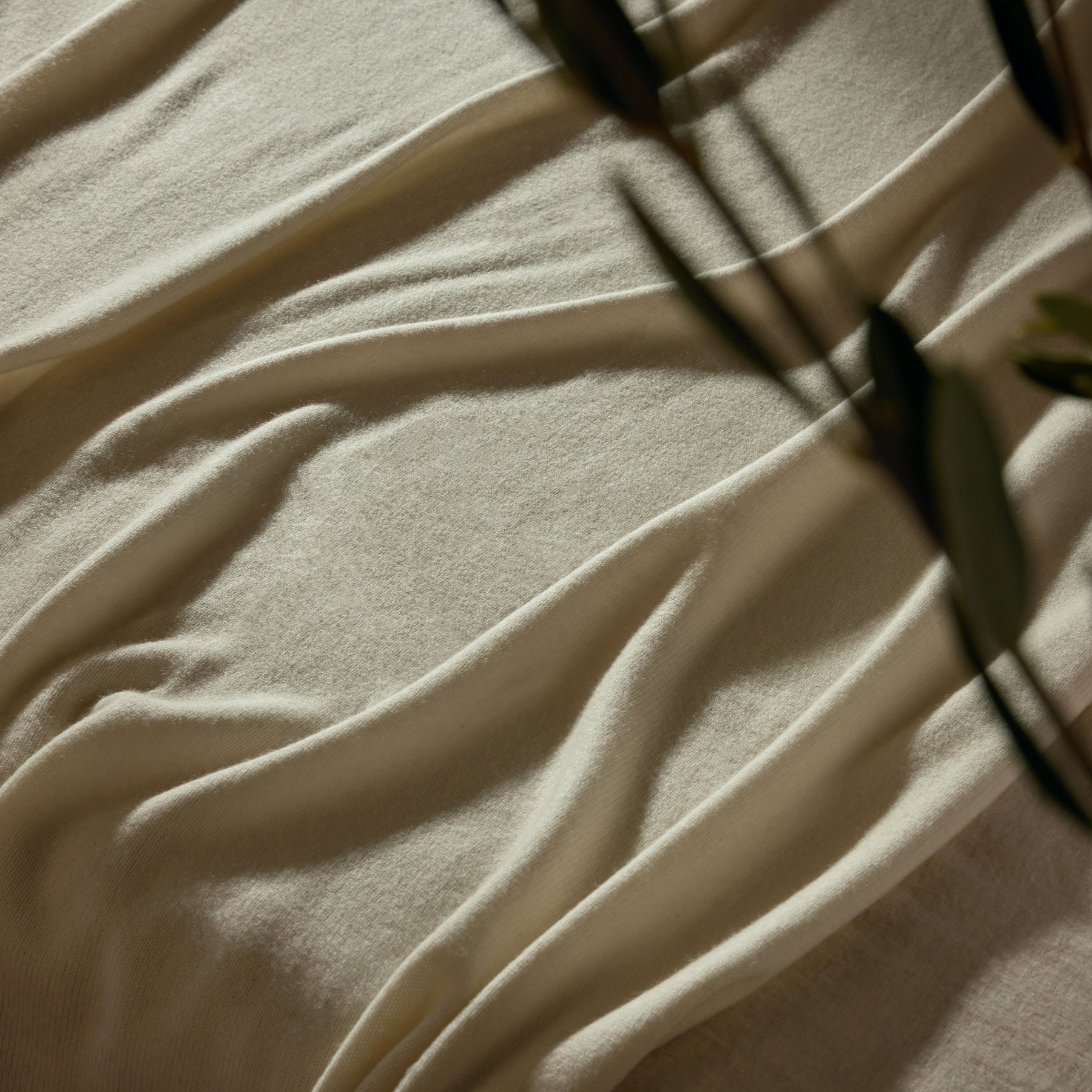 Luxury Cashmere Knit Blanket - Soft & Warm White Throw for Winter - Perfect for Sofa, Bed & Cozy Home Decor
