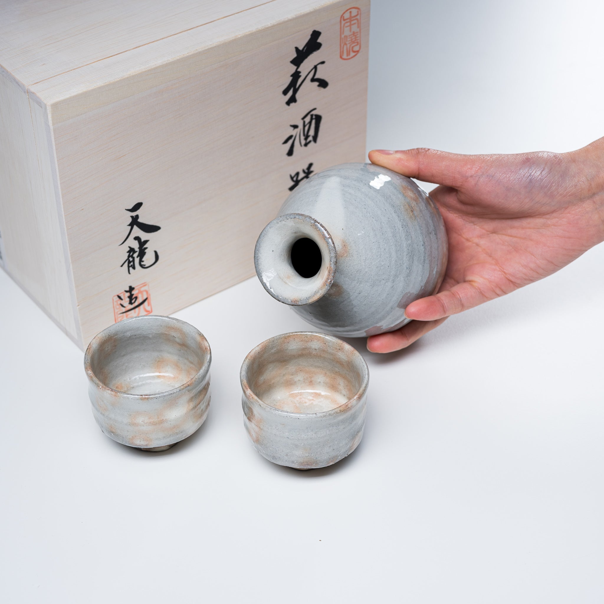 Premium Tenryu Kiln Hagi Ware Japanese Sake Set with Handcrafted Wooden Box - Authentic Ohonte Ceramic Sake Cups & Decanter for Traditional Japanese Dining, Gift Giving & Sake Tasting Experiences