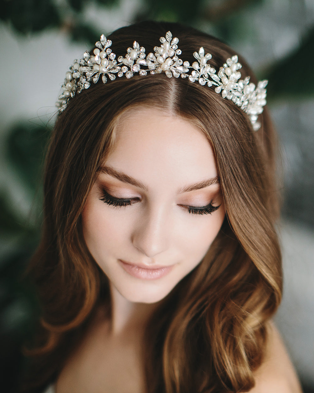Exquisite Pearl Crown for Women - Elegant Bridal Tiara, Wedding Headpiece, Prom Queen Accessory - Perfect for Brides, Pageants, and Special Occasions