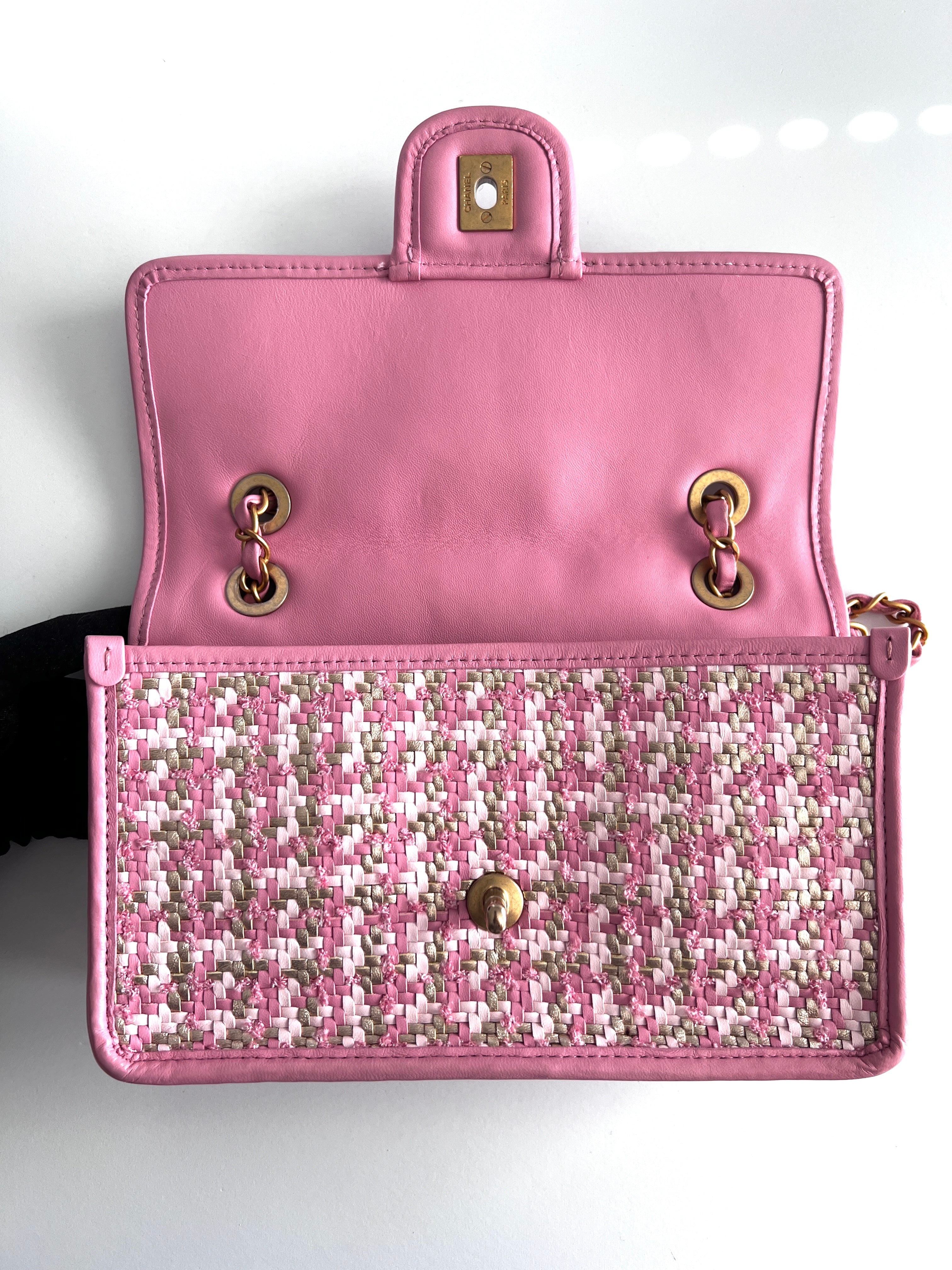 Chanel Tweed & Leather Houndstooth Weave Flap Bag - Luxury Designer Handbag for Women, Perfect for Parties, Dating & Special Occasions