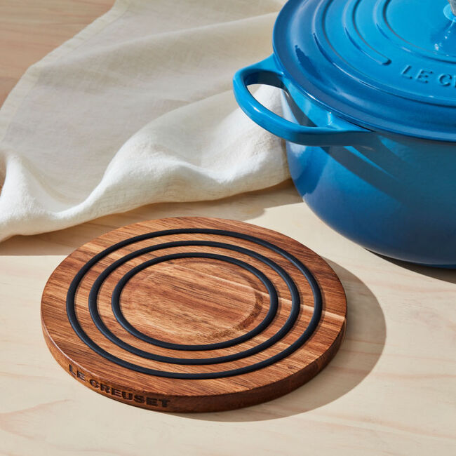 Le Creuset Magnetic Wooden Trivet - Heat-Resistant Pot Holder for Kitchen, Stovetop & Dining Table - Perfect for Hot Pots, Pans & Serving Dishes