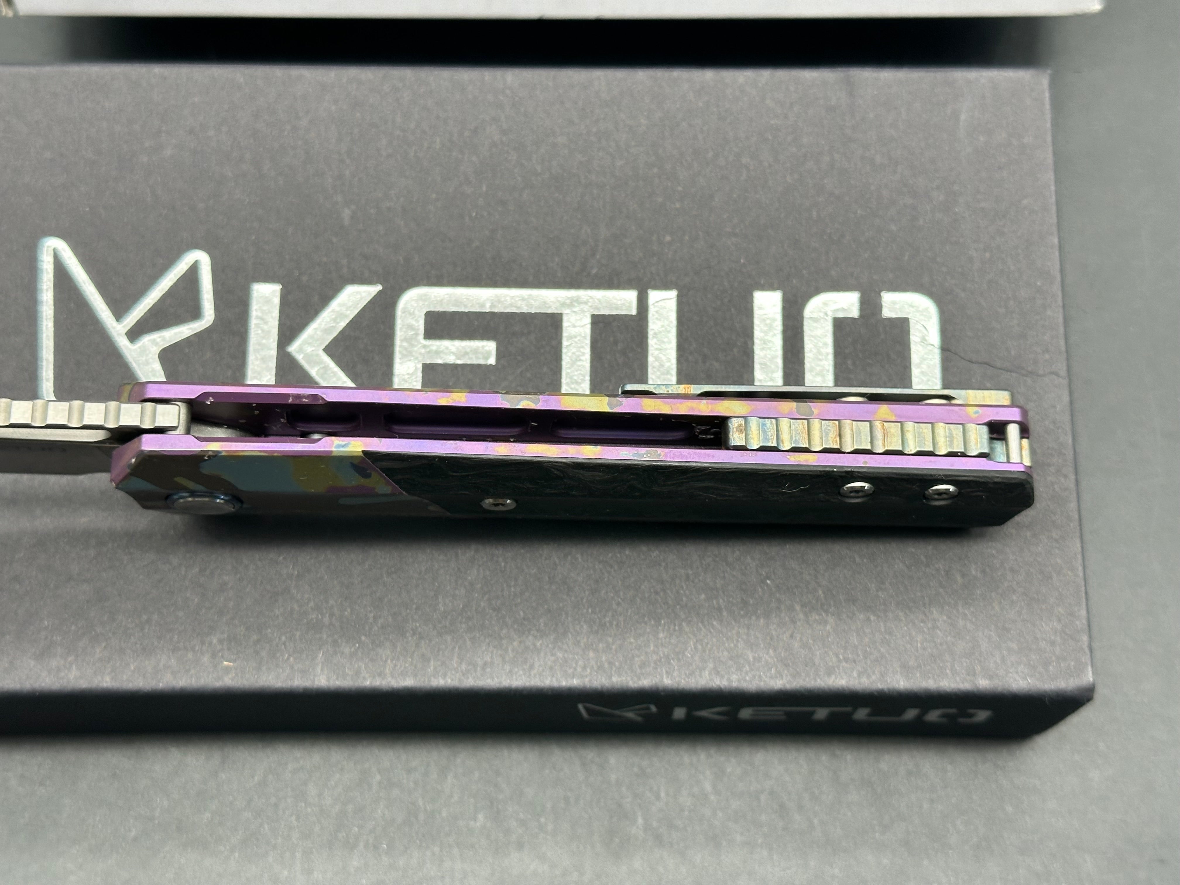 Ketuo Knives - Kamasu LE (20pcs) Carbon Fiber Knife Set with Custom Camo Titanium Frame | High-Performance Kitchen Knives for Professional Chefs & Home Cooking | Perfect for Slicing, Dicing, and Food Prep