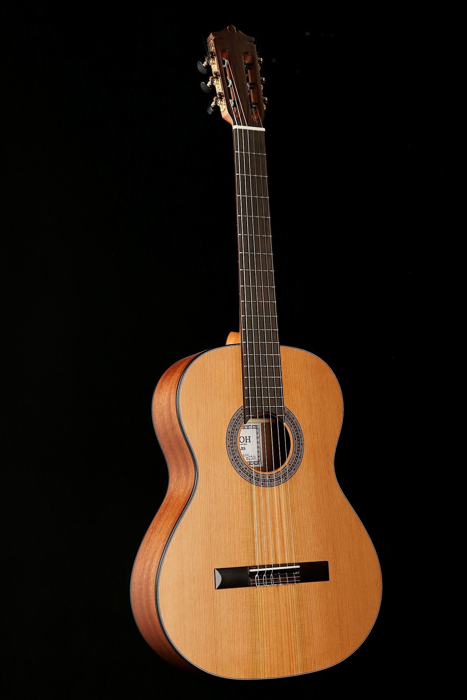 Katoh MCG35C Full Size Classical Guitar - Spruce Top, Mahogany Back & Sides - Perfect for Beginners & Professionals - Ideal for Home Practice, Concerts & Music Classes