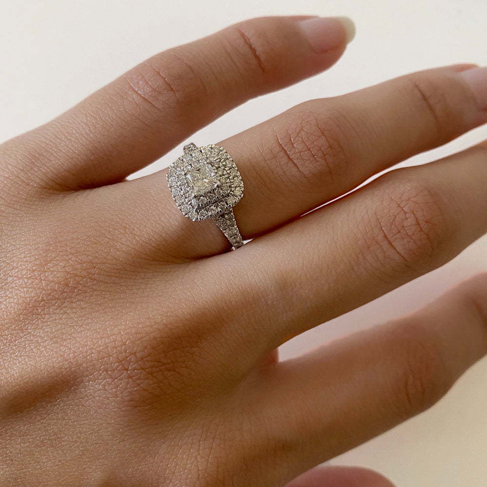 1 Carat Princess Cut Diamond Solitaire Ring in 9K White Gold with Brilliant Halo & Side Stones - Perfect for Engagement, Wedding & Anniversary Gifts