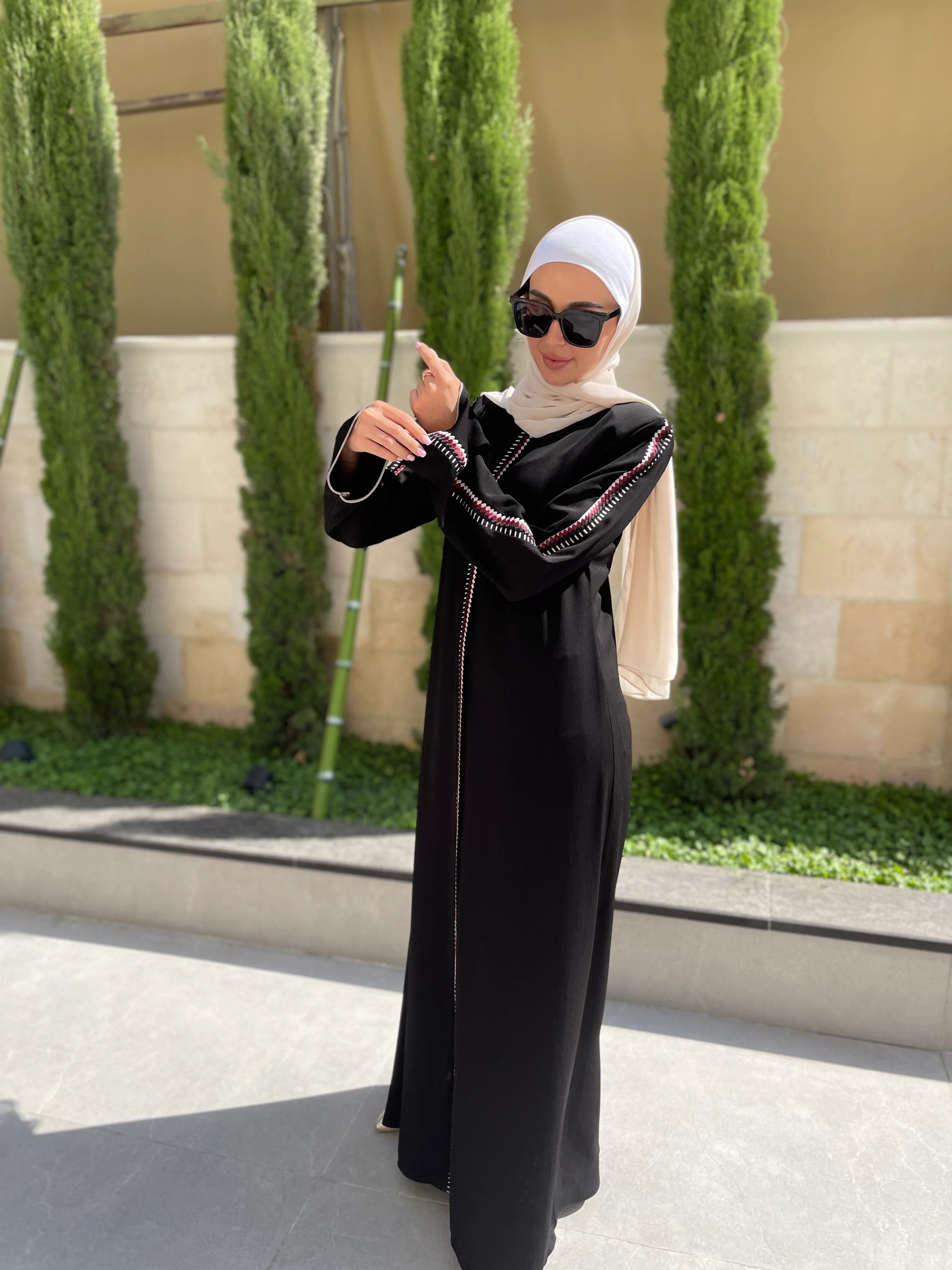 Elegant Embroidered Abaya with Front Zipper Closure - Perfect for Modest Fashion, Prayer, and Special Occasions