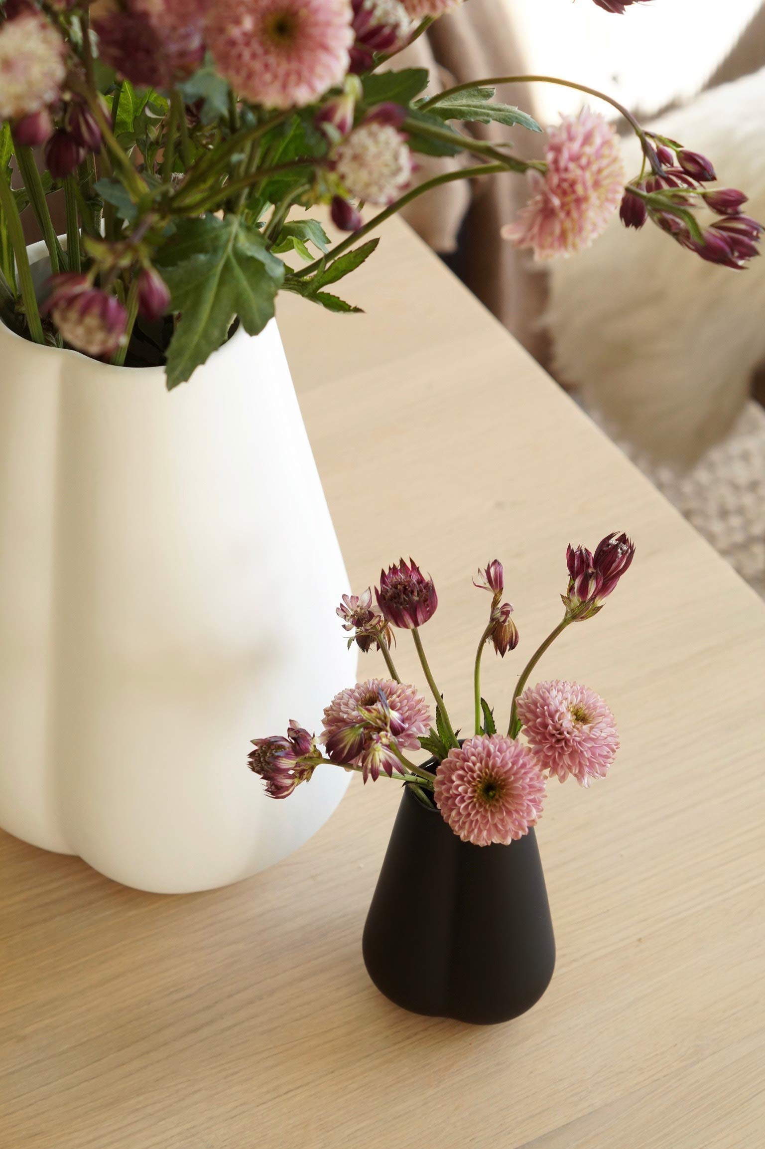 11cm Black Ceramic Vase for Flowers - Elegant Home Decor, Wedding Centerpiece & Tabletop Display (7cm Opening)