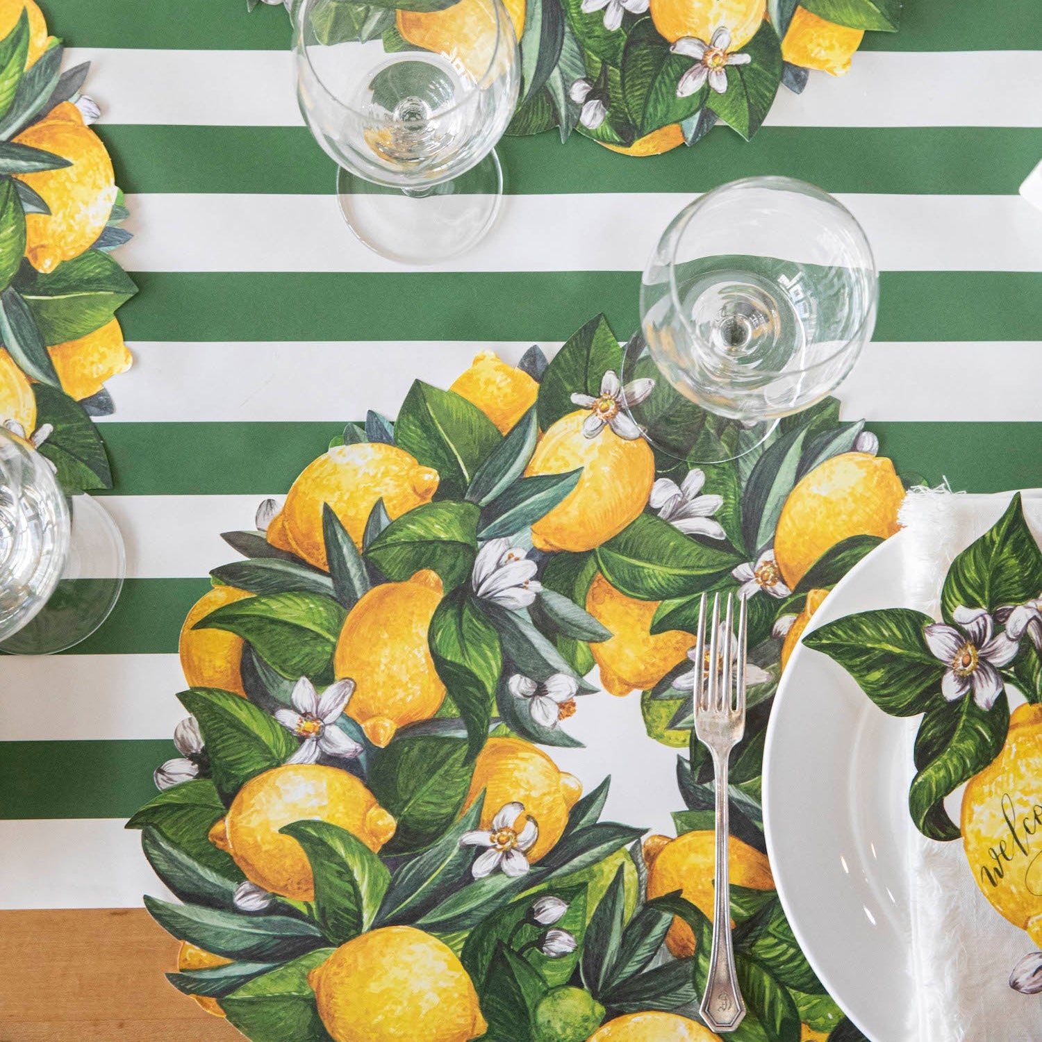 Lemon Wreath Placemats for Dining Table - Round Die-Cut Vinyl Table Mats for Kitchen, Party, and Home Decor - Set of 4 Waterproof Place Mats for Everyday Use and Special Occasions
