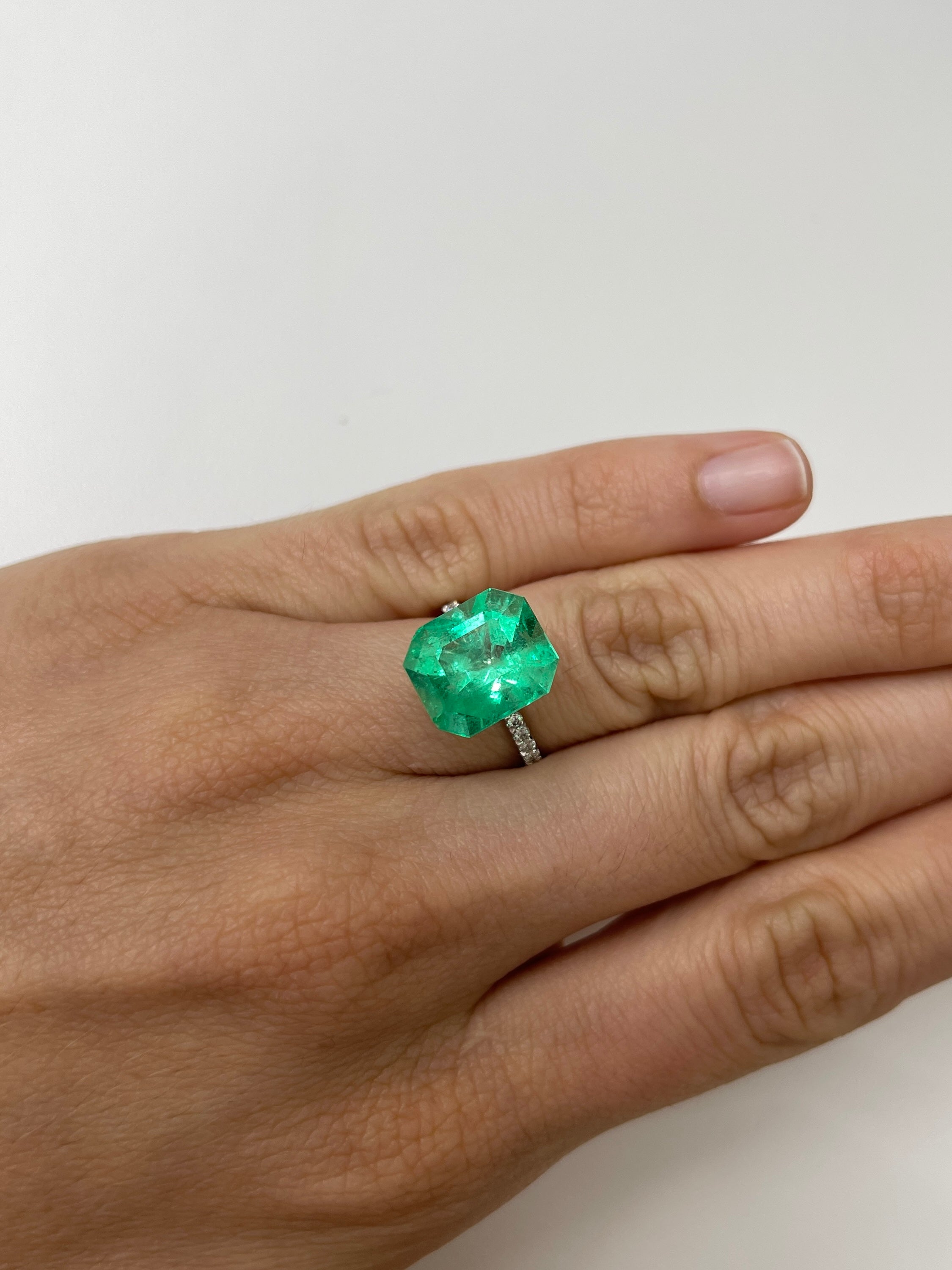 7.92 Carat 13x11.5mm Chunky Emerald Cut Loose Colombian Emerald Gemstone for Jewelry Making - Engagement Rings, Pendants & Fine Jewelry Designs