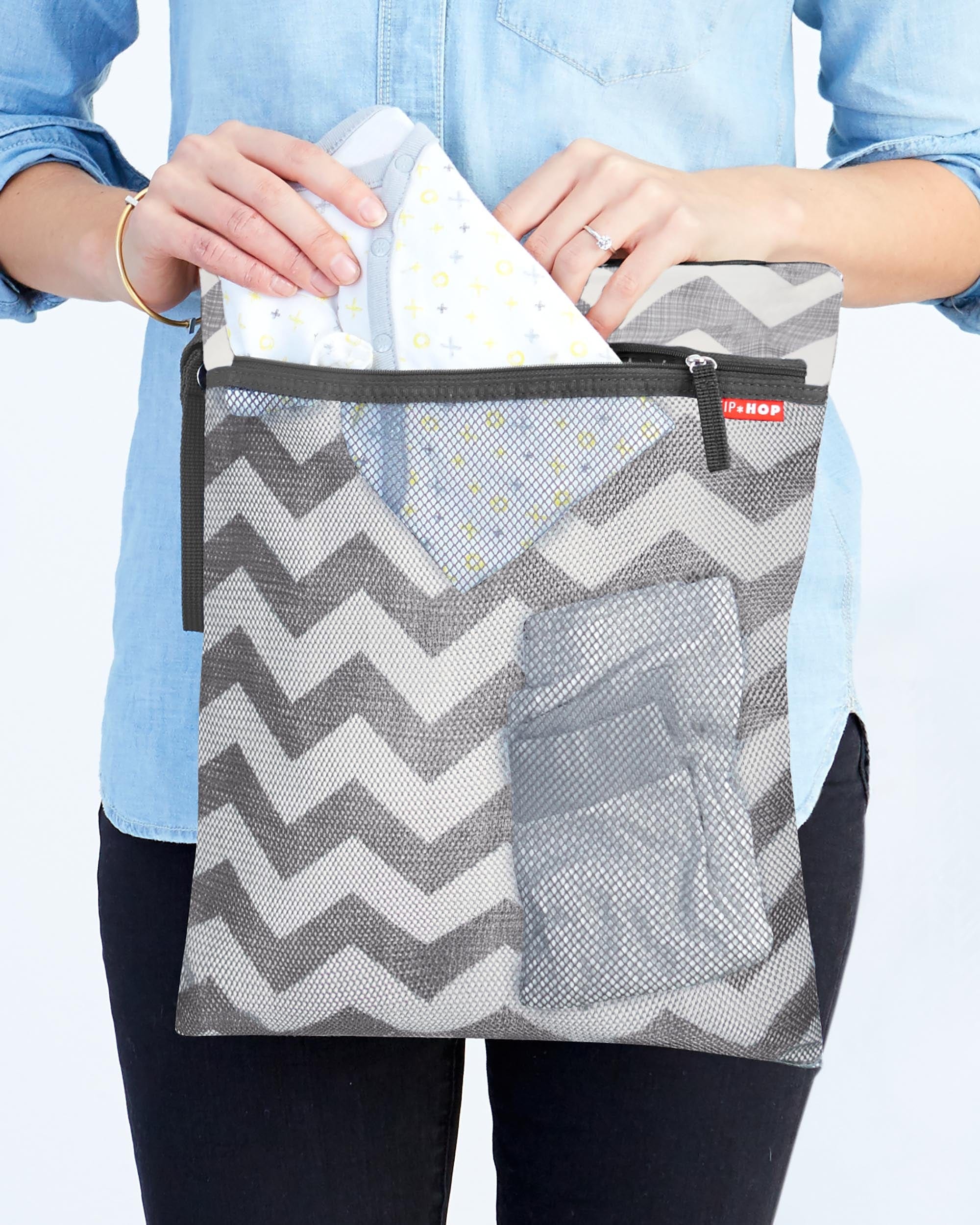 Skip Hop Grab & Go Wet/Dry Bag - Reusable Waterproof Storage Pouch for Diapers, Swimwear & Baby Essentials - Perfect for Travel, Pool & Daycare