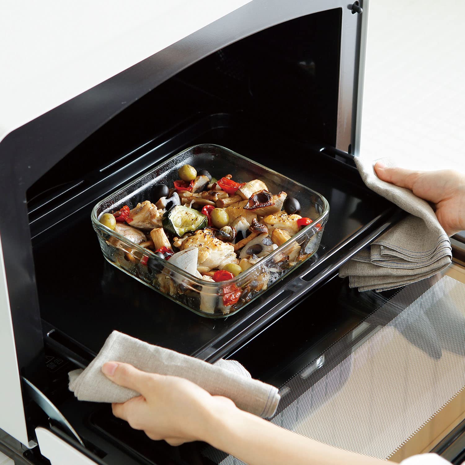 AGC iwaki Heat Resistant Glass Storage Container Set - Microwave Safe, Freezer Safe, BPA-Free (500mL, White) - Perfect for Meal Prep, Leftovers & Food Storage - Japan Import N3246-W