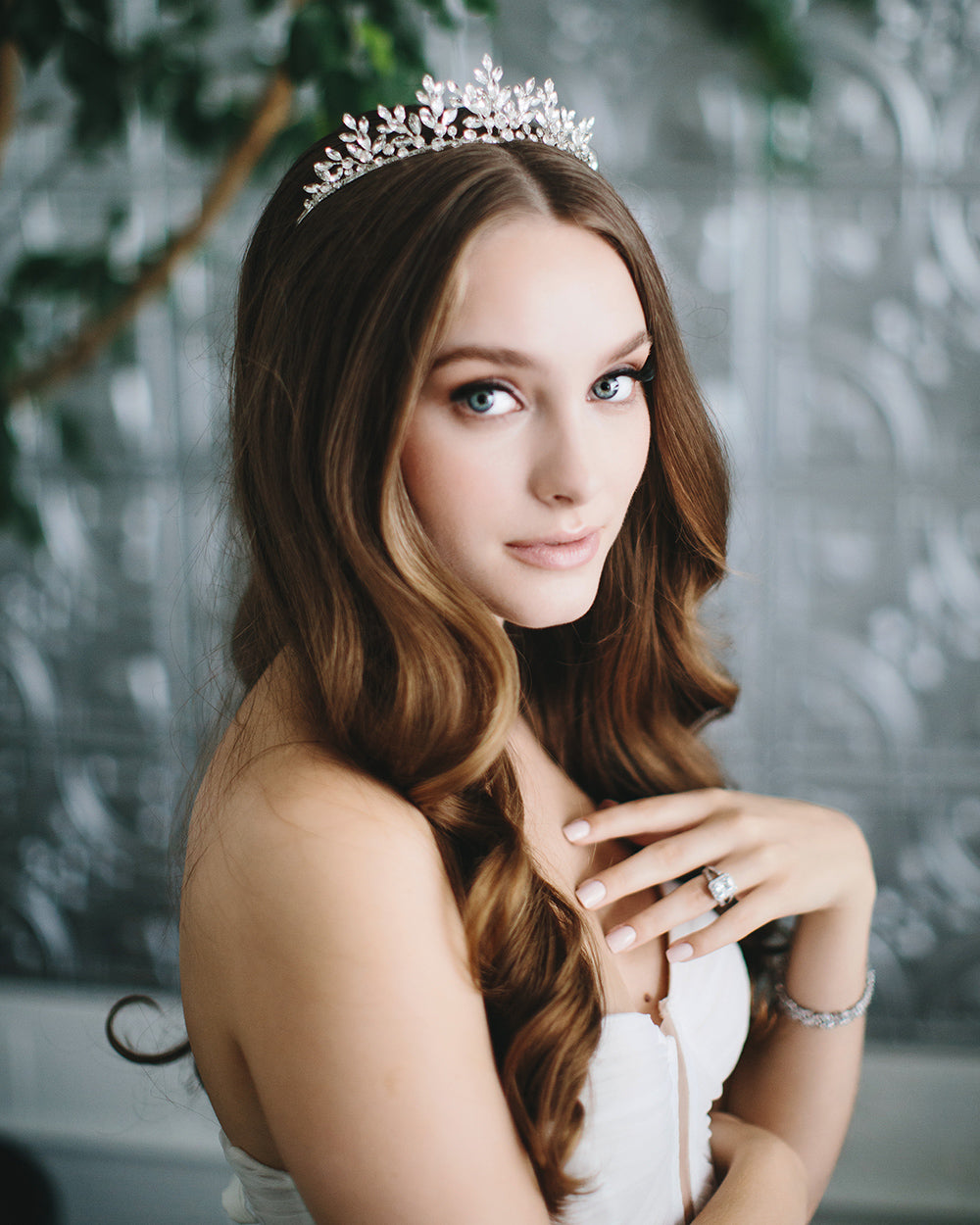 Isabelle Crystal Tiara for Women - Elegant Rhinestone Bridal Headpiece for Weddings, Prom, Pageants & Special Events