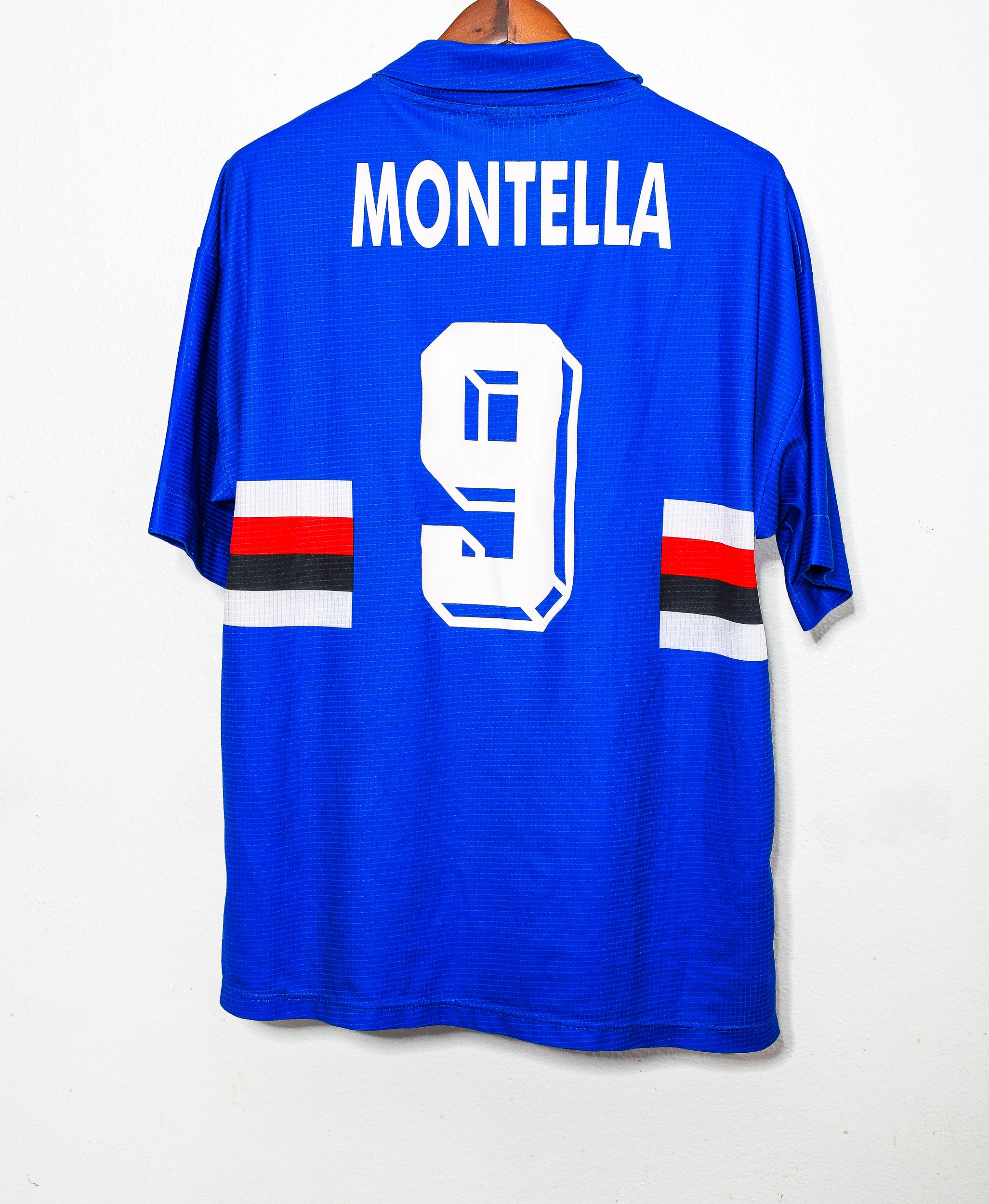 Vintage 1998-1999 Sampdoria #9 Montella (L) Soccer Jersey - Authentic Football Shirt for Collectors & Fans - Perfect for Match Days, Cosplay & Sports Memorabilia Display