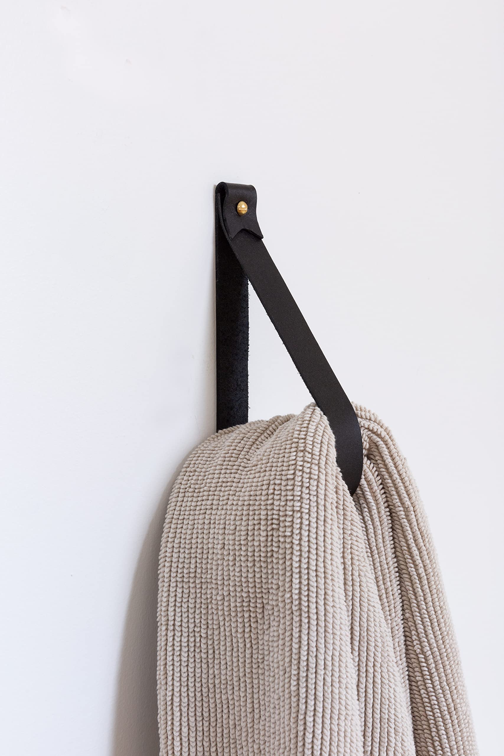 KEYAIIRA - Large Leather Wall Hook, Minimalist Wall Hanging Strap for Towels, Scarves & Coats - Decorative Storage Hanger for Bathroom, Bedroom & Entryway Organization