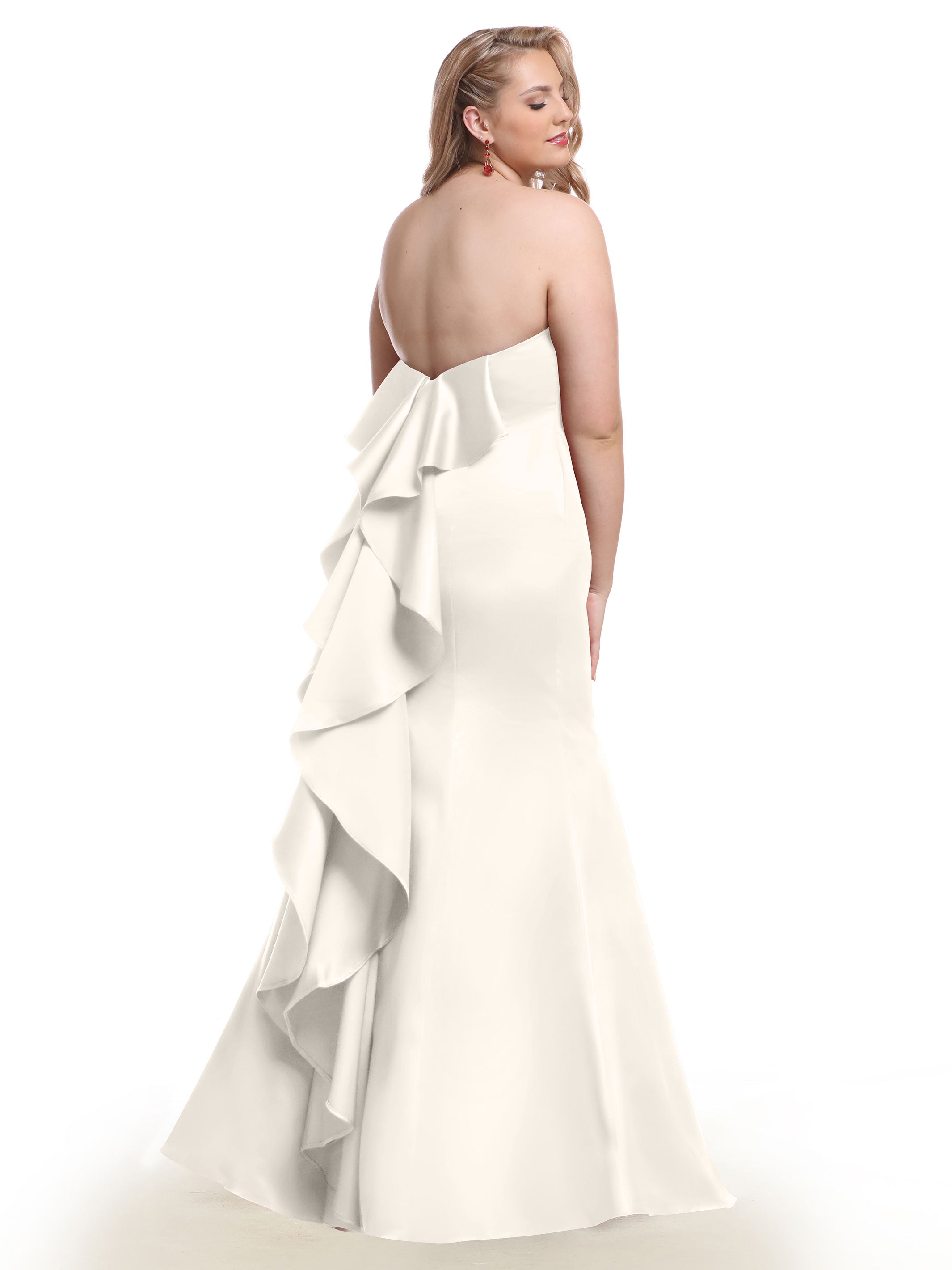 Elegant Strapless Satin Fit and Flare Bridesmaid Dress with Sweetheart Neckline - Perfect for Weddings, Formal Events & Special Occasions