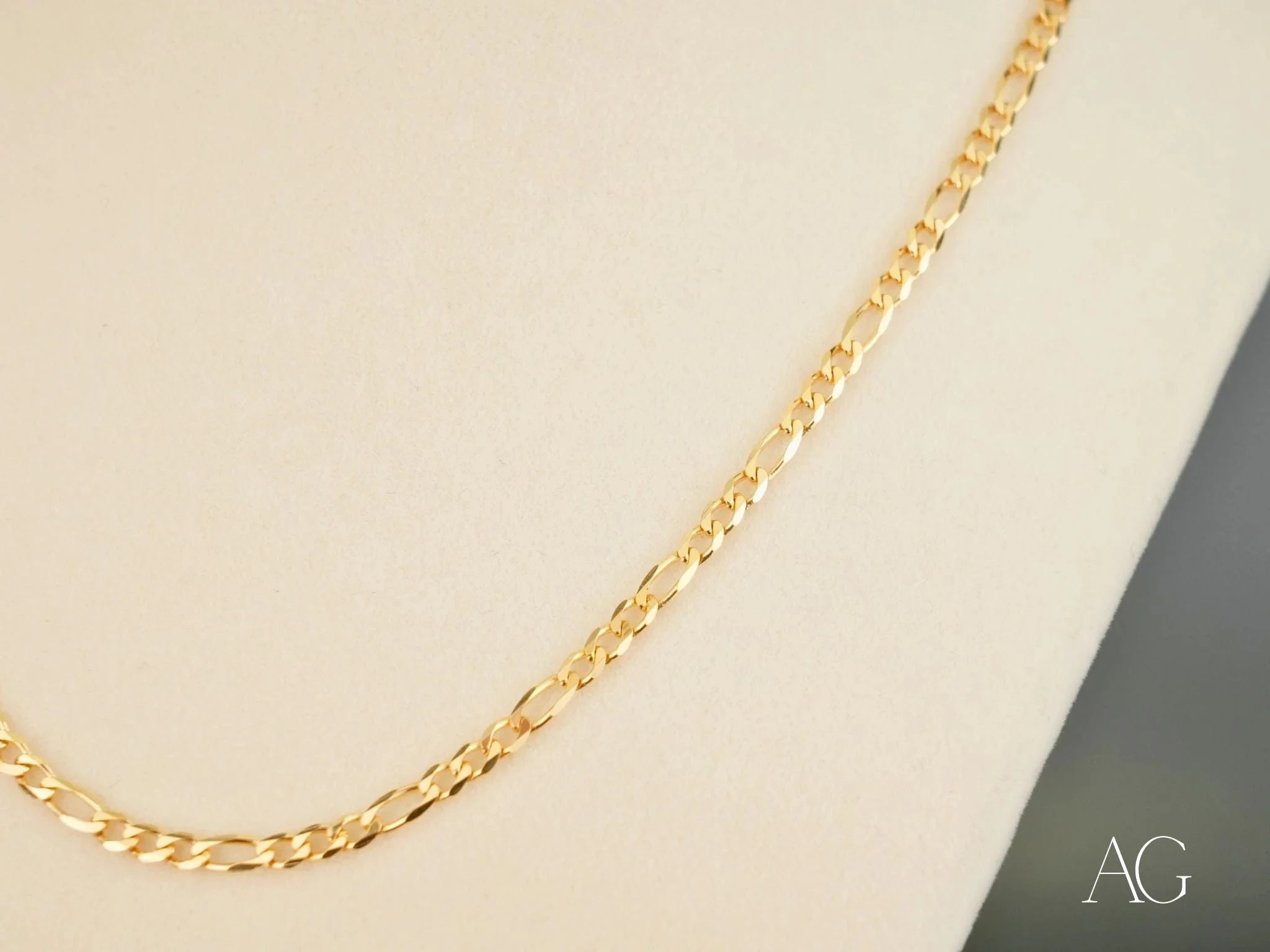 18K Yellow Gold Figaro Chain for Men & Women - Regal Prestige Classic Jewelry - Perfect for Gifts, Weddings & Everyday Luxury Wear