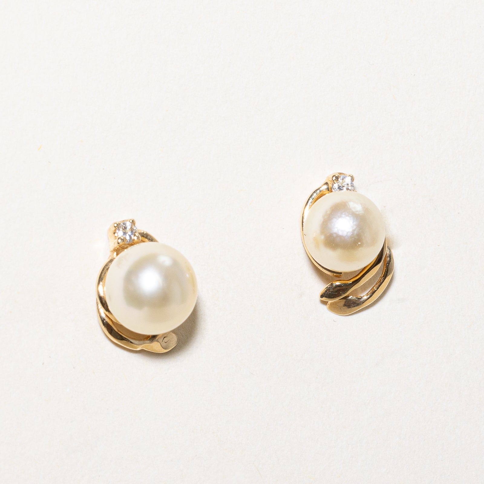 0.04ctw Genuine Pearl & Diamond Stud Earrings for Women - Elegant & Timeless Jewelry Gift for Weddings, Anniversaries & Special Occasions
