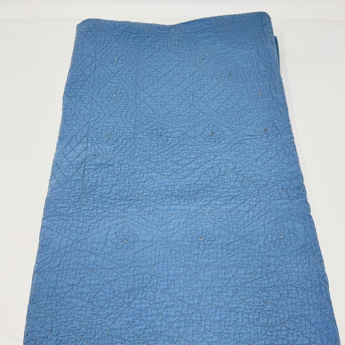 Luxury Iosis Collection Matelasse Throw Blanket - Soft & Elegant Bedding for Cozy Nights - Perfect for Sofa, Bed, or Couch Decor