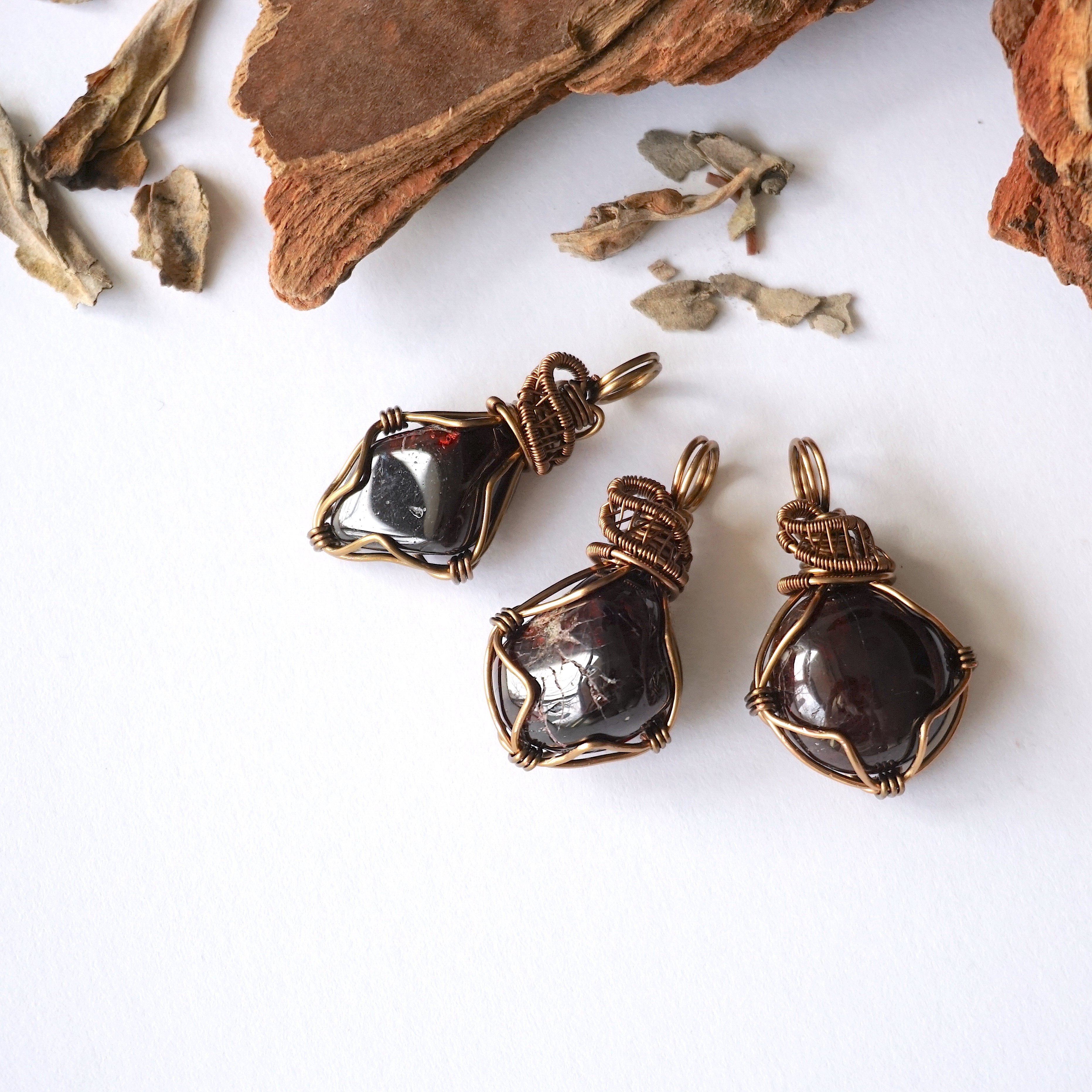 Raw Garnet Pendant Necklace in Antique Bronze - Natural Gemstone Jewelry for Women, Boho Chic Accessory for Everyday Wear & Special Occasions